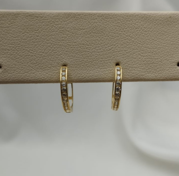 18K Gold Slim Hoop Earrings 1.40g 18K Gold Slim Hoop Earrings 1.40g