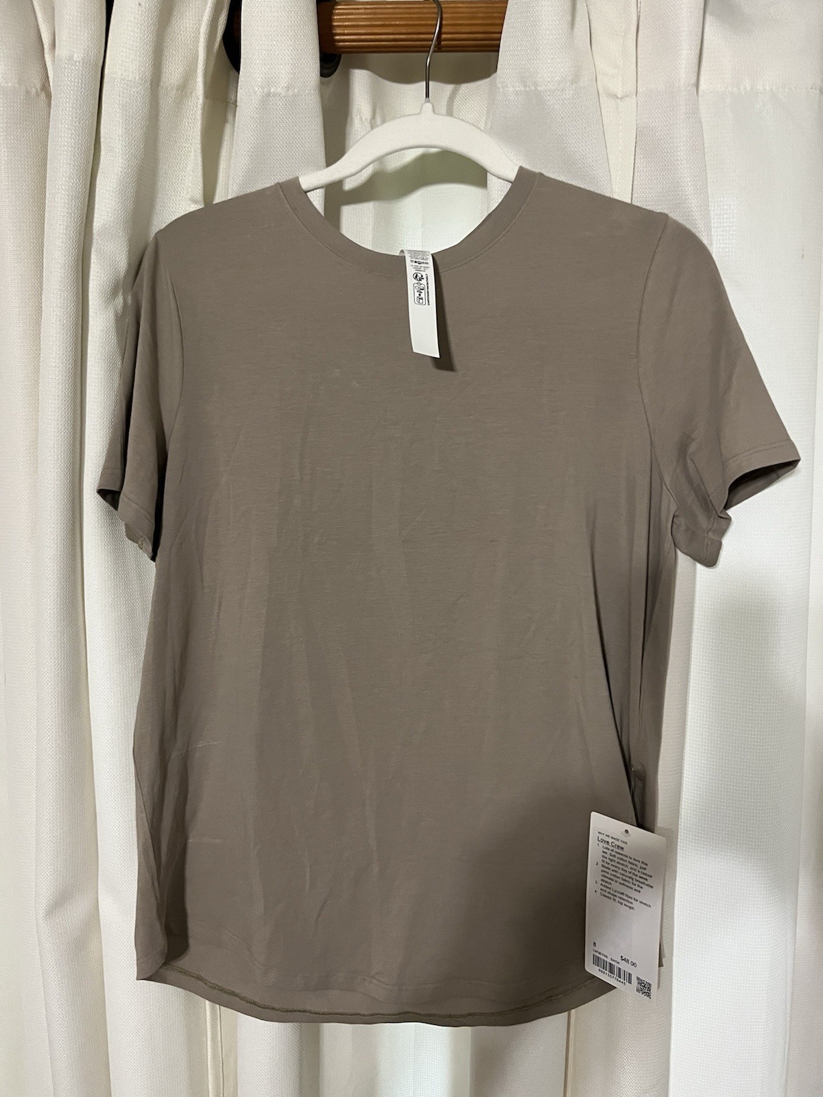 Lulu lemon Women’s Love crew Tshirt Size 8 Lulu lemon Women’s Love crew Tshirt Size 8