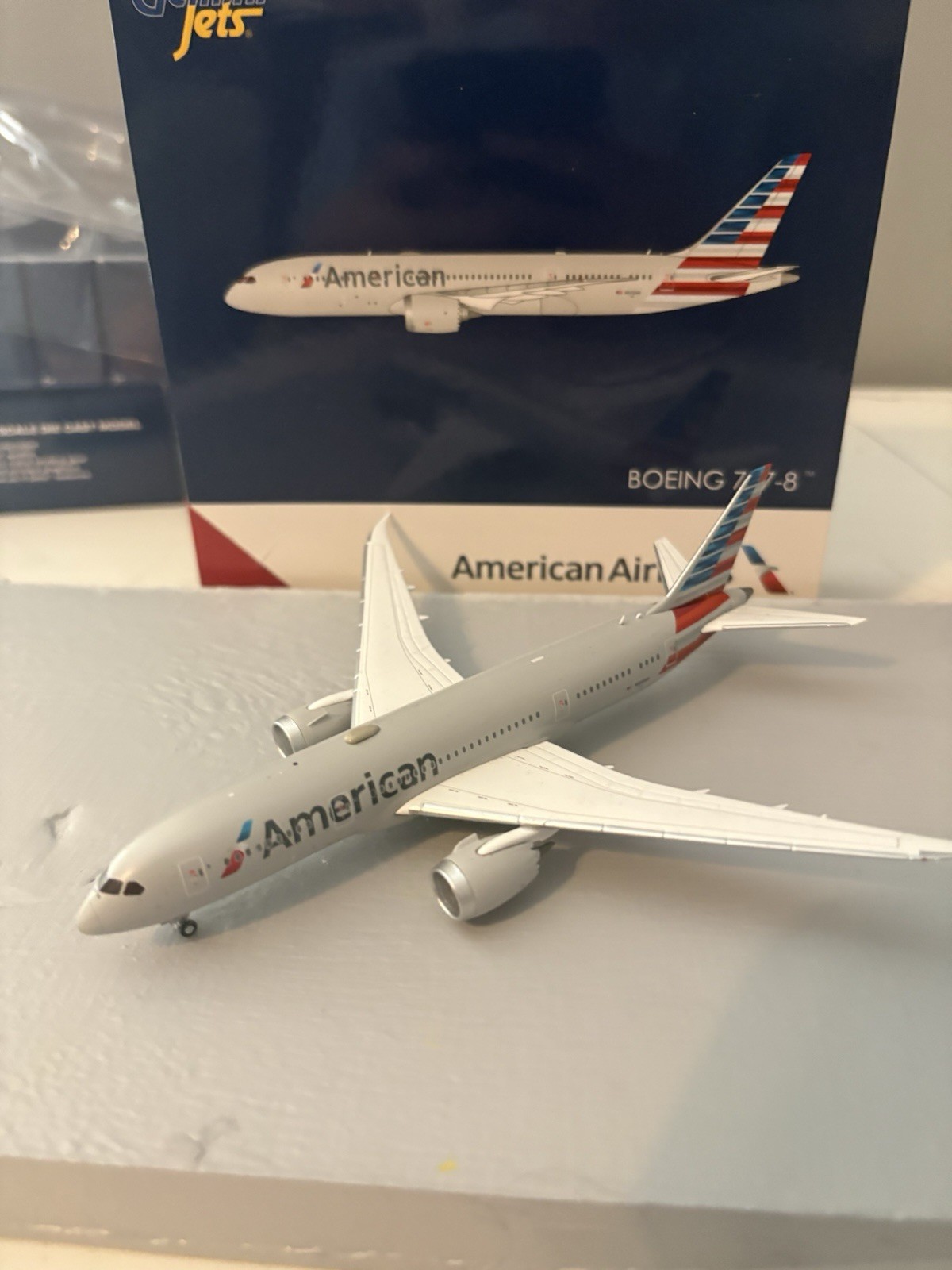 American Airlines 787-8 1:400 Scale Model MISSING LANDING GEAR TIRES American Airlines 787-8 1:400 Scale Model MISSING LANDING GEAR TIRES