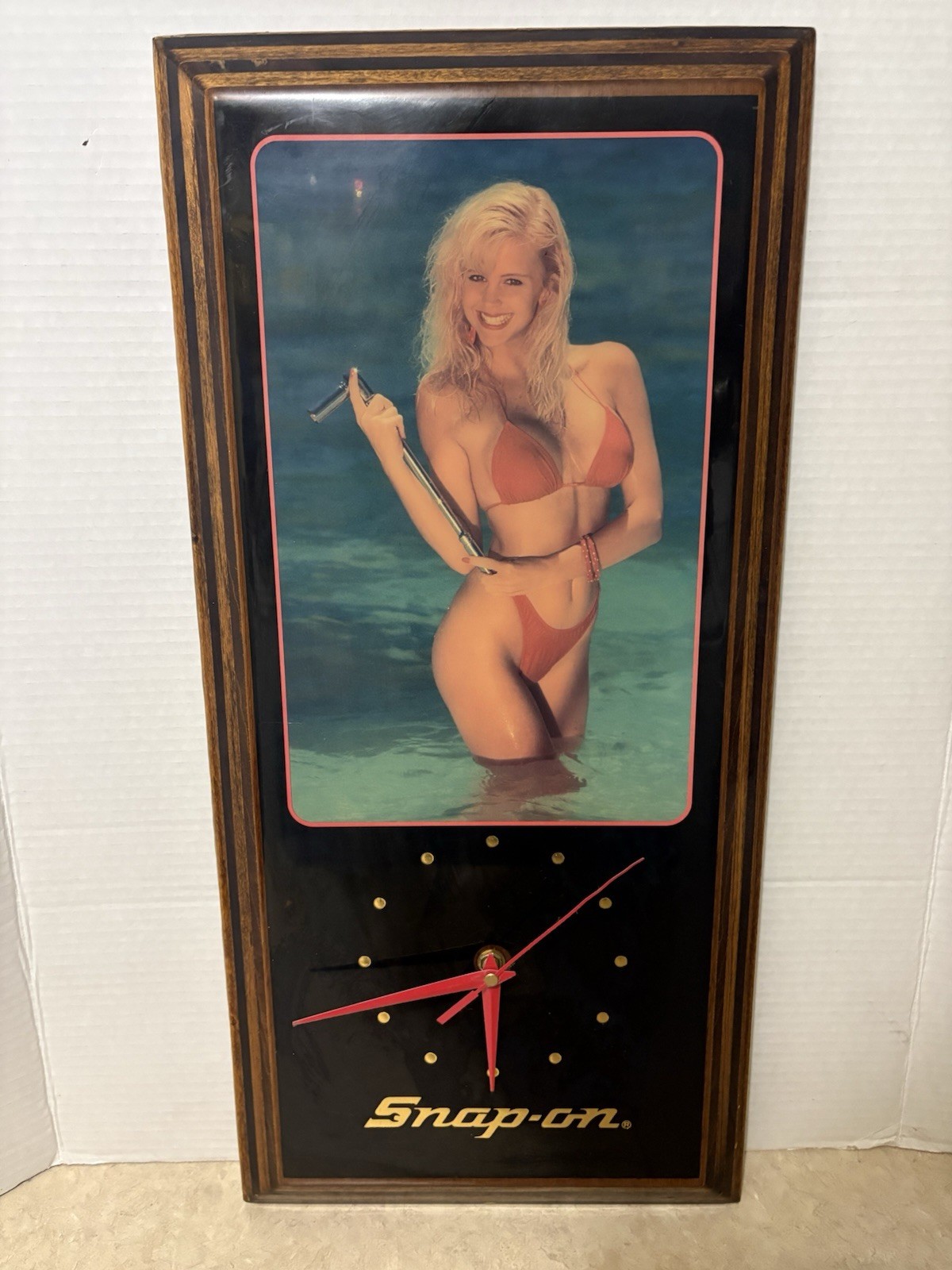 Vintage Snap On Tools Pinup Girl Wall Clock Red Bikini ( Non Working) Vintage Snap On Tools Pinup Girl Wall Clock Red Bikini ( Non Working)