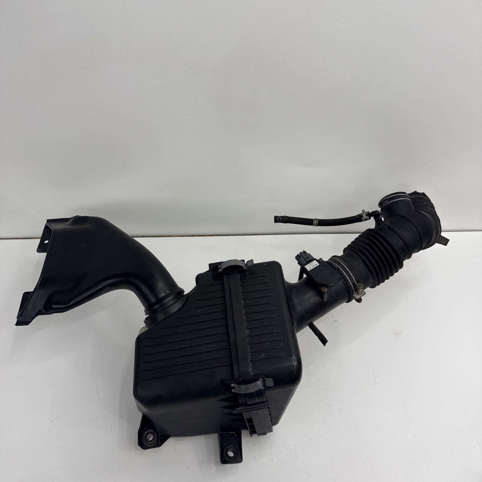 06-12 MITSUBISHI ECLIPSE AIR INTAKE CLEANER FILTER BOX WITH TUBES & METER 2.4 06-12 MITSUBISHI ECLIPSE AIR INTAKE CLEANER FILTER BOX WITH TUBES & METER 2.4