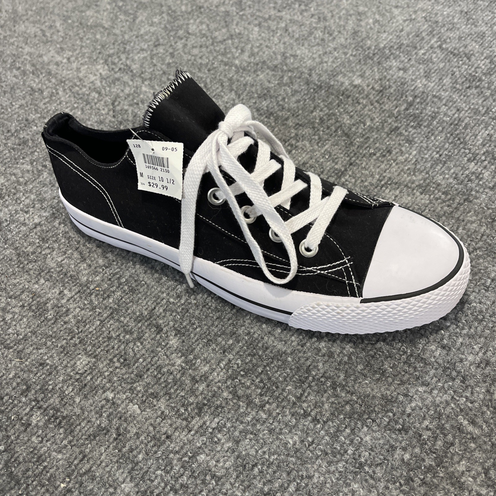 NEW The Airwalk Men\'s Legacee Black/White Canvas Low Top (Style 169346) Sz 10.5 NEW The Airwalk Men\'s Legacee Black/White Canvas Low Top (Style 169346) Sz 10.5