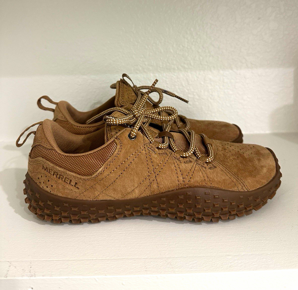 Merrell Wrapt Women’s Brown Suede Lace-Up Low Top Sneaker Rubber Outsole Merrell Wrapt Women’s Brown Suede Lace-Up Low Top Sneaker Rubber Outsole