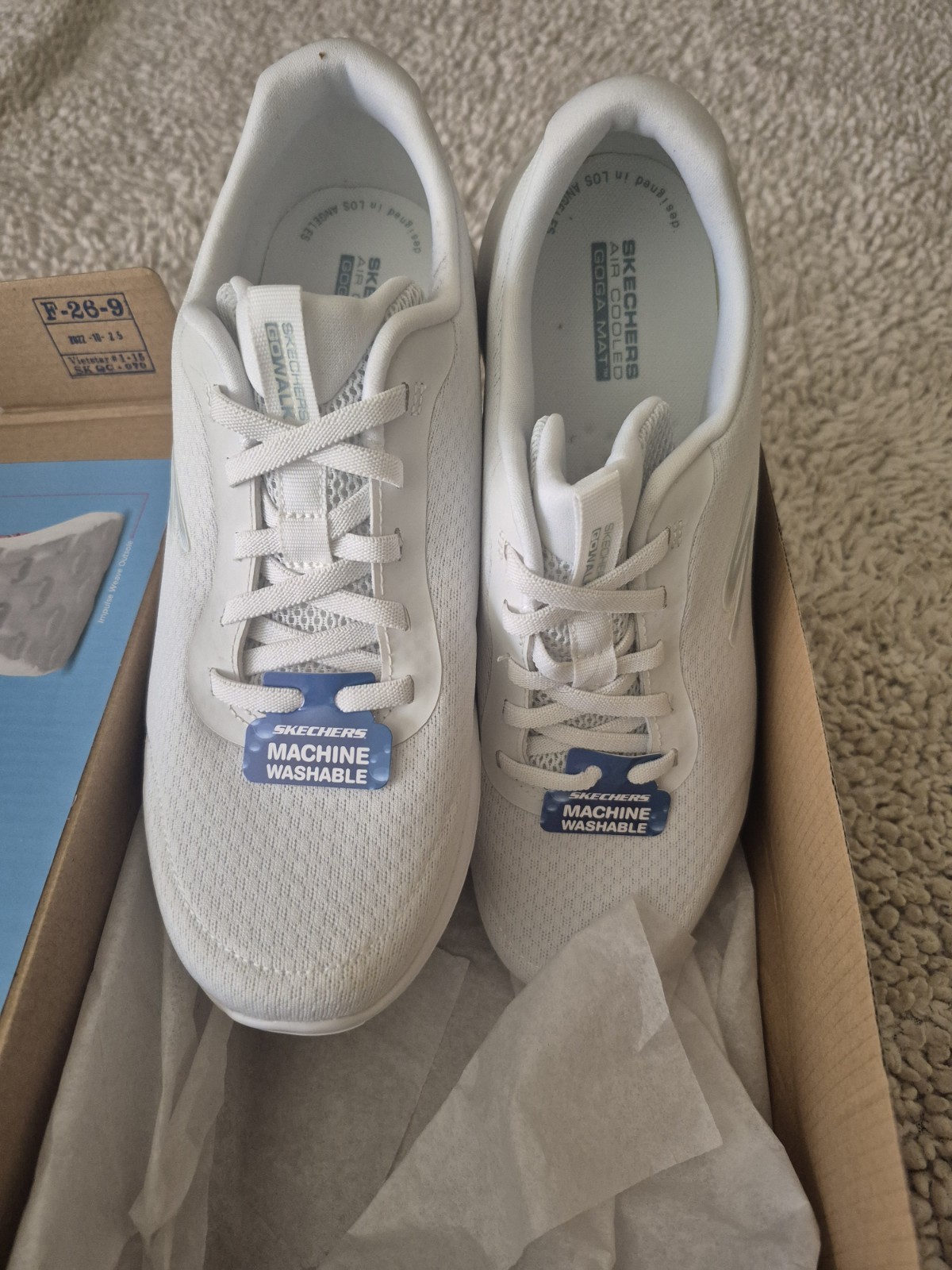 Sketchers Go Walk Slip-on New In BOX. SIZE 7.5 M All White Sketchers Go Walk Slip-on New In BOX. SIZE 7.5 M All White