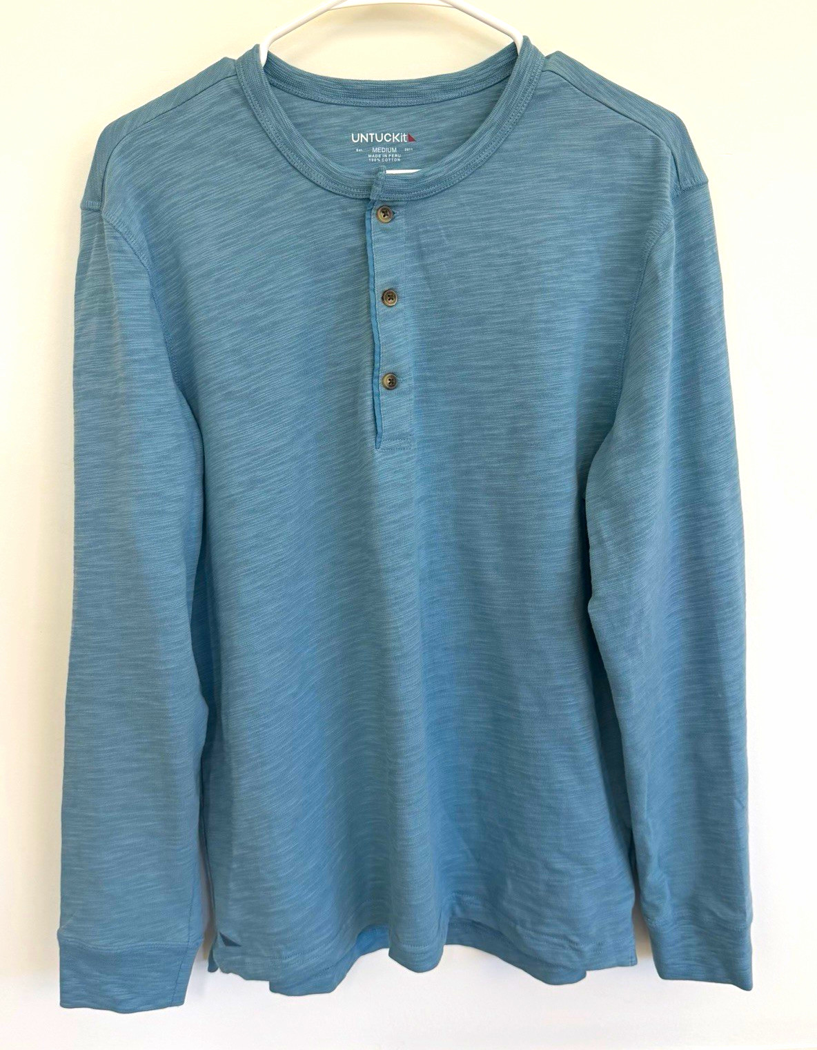 UNTUCKit Men\'s Solid Blue Henley Long Sleeve 100% Cotton Button Pullover M UNTUCKit Men\'s Solid Blue Henley Long Sleeve 100% Cotton Button Pullover M