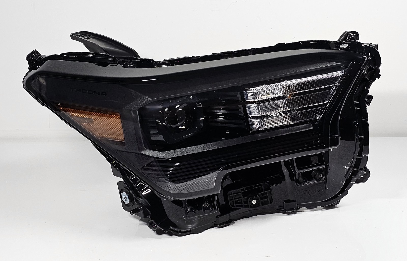 NEW 2024 2025 2026 Toyota Tacoma Passenger Right Headlight LED OEM 81110-AK010 NEW 2024 2025 2026 Toyota Tacoma Passenger Right Headlight LED OEM 81110-AK010