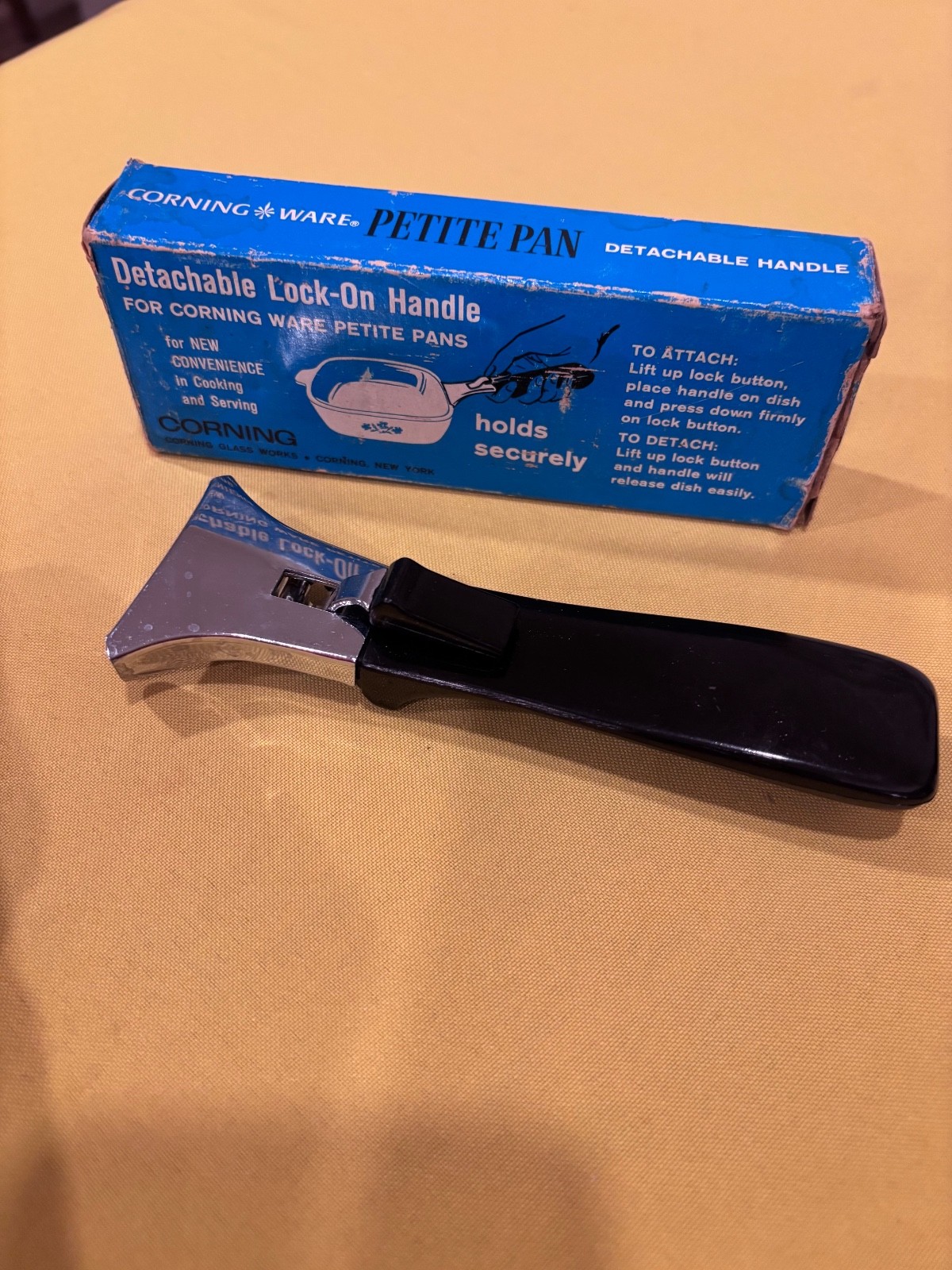 Corning Ware Detachable Handle. New in Box Corning Ware Detachable Handle. New in Box