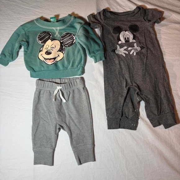 Disney baby Mickey Mouse green and grey sweatshirt set Disney baby Mickey Mouse green and grey sweatshirt set