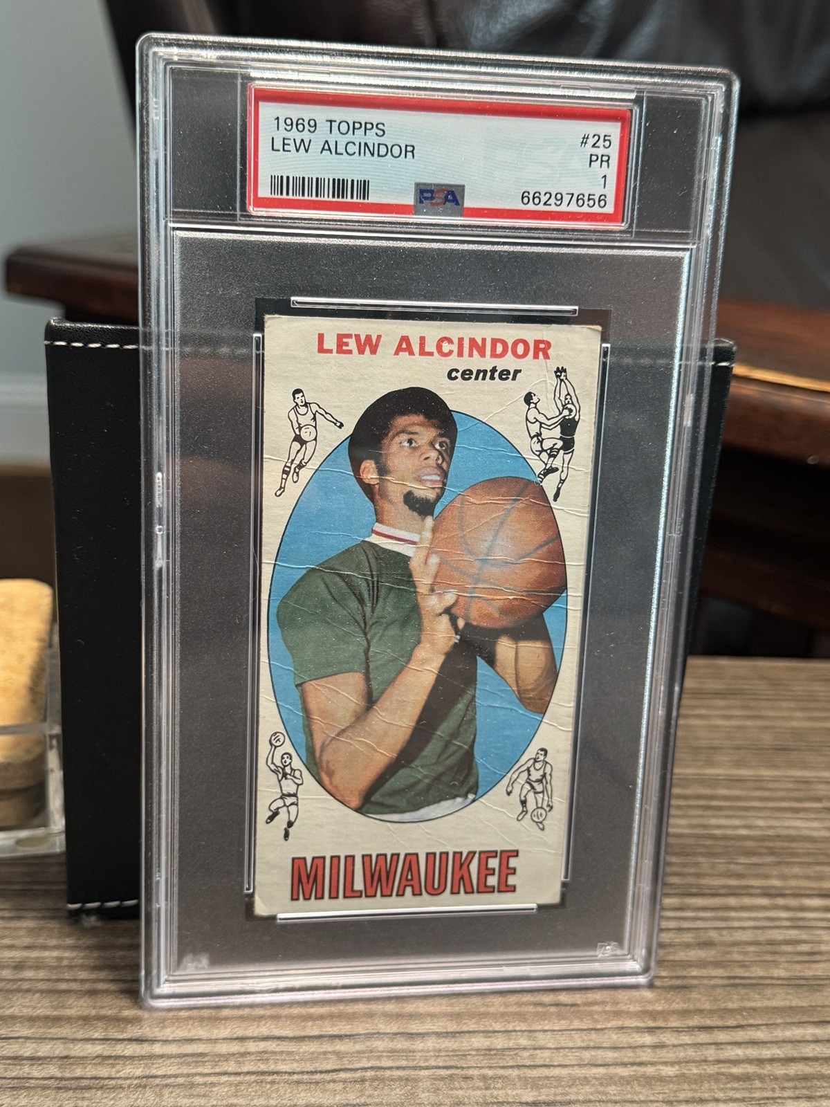 1969-70 Topps - Kareem Abdul-Jabbar #25 (RC) PSA 1 PR Back of card is BRUTAL 😢
