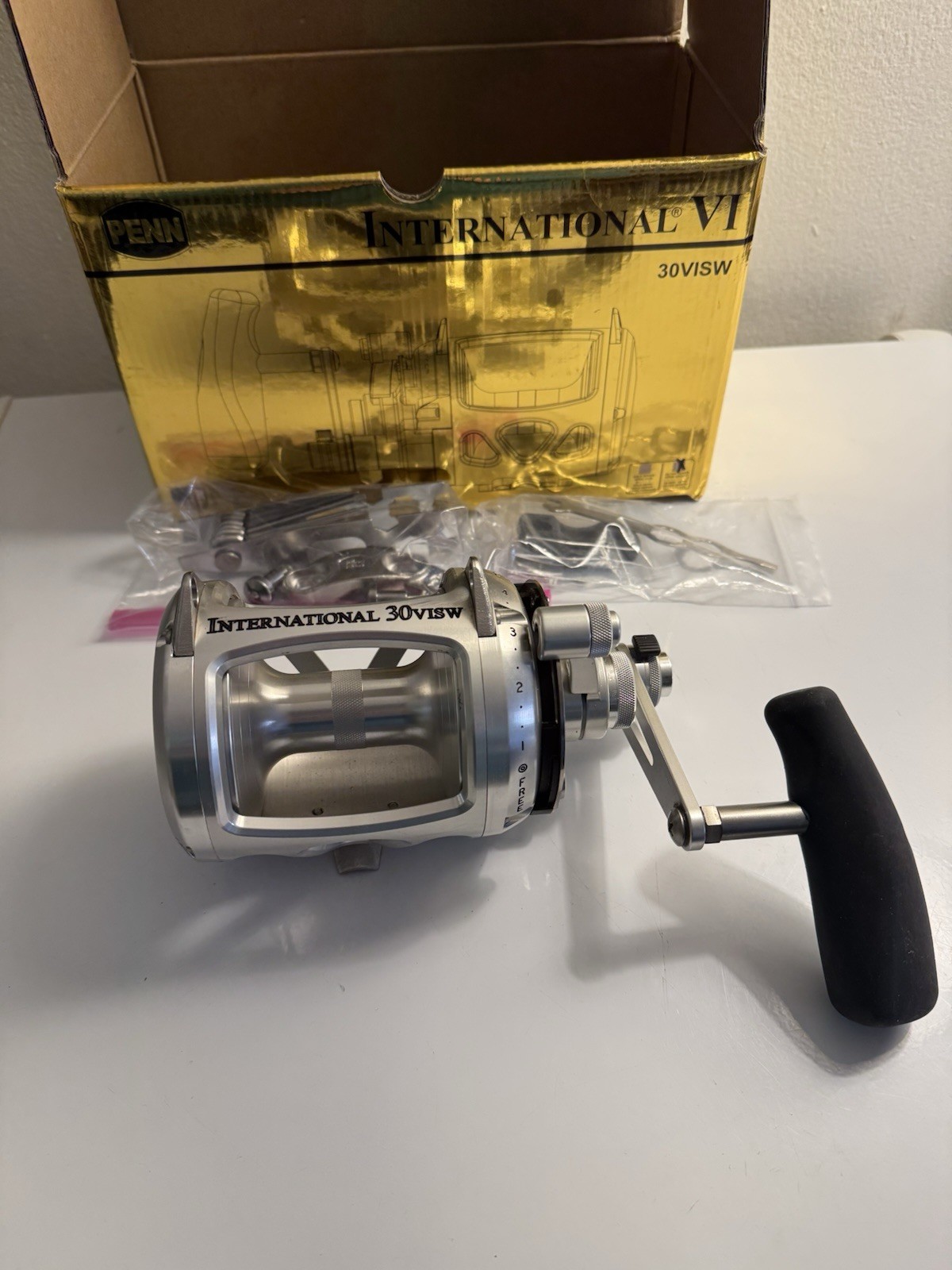 Penn International VI 30VISW 30 2-Speed Lever Drag Reel Right Handed Silver Penn International VI 30VISW 30 2-Speed Lever Drag Reel Right Handed Silver