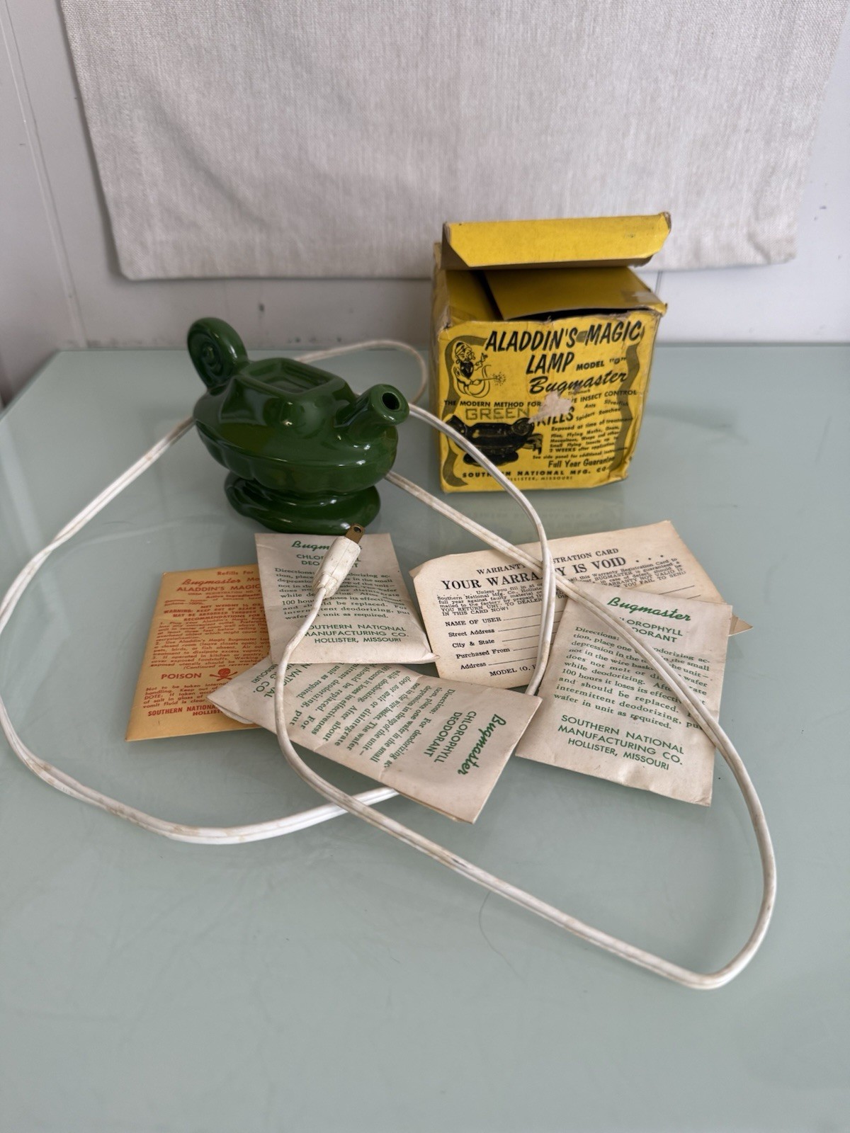 Vintage Aladdin's Magic Lamp Bugmaster Electric Ceramic Insect Control in Box Vintage Aladdin's Magic Lamp Bugmaster Electric Ceramic Insect Control in Box