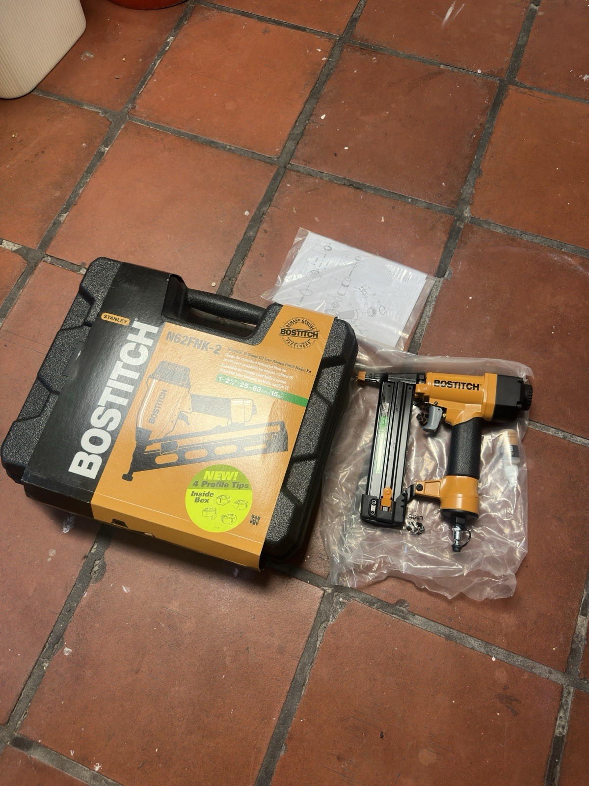 Bostitch BTFP72156 15 Gauge Angle Finish Nailer Kit