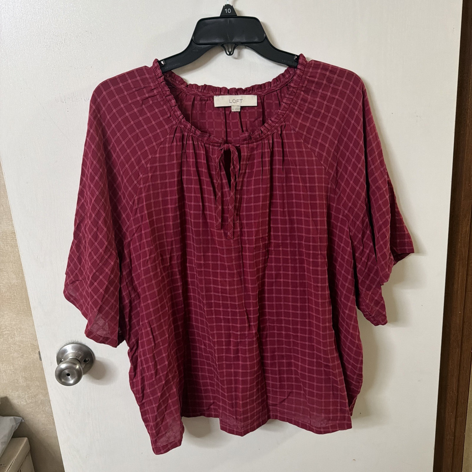 Loft Women\'s Blouse V Neck Tie Closure Ruffle Red Checked Flutter Sleeve Large Loft Women\'s Blouse V Neck Tie Closure Ruffle Red Checked Flutter Sleeve Large