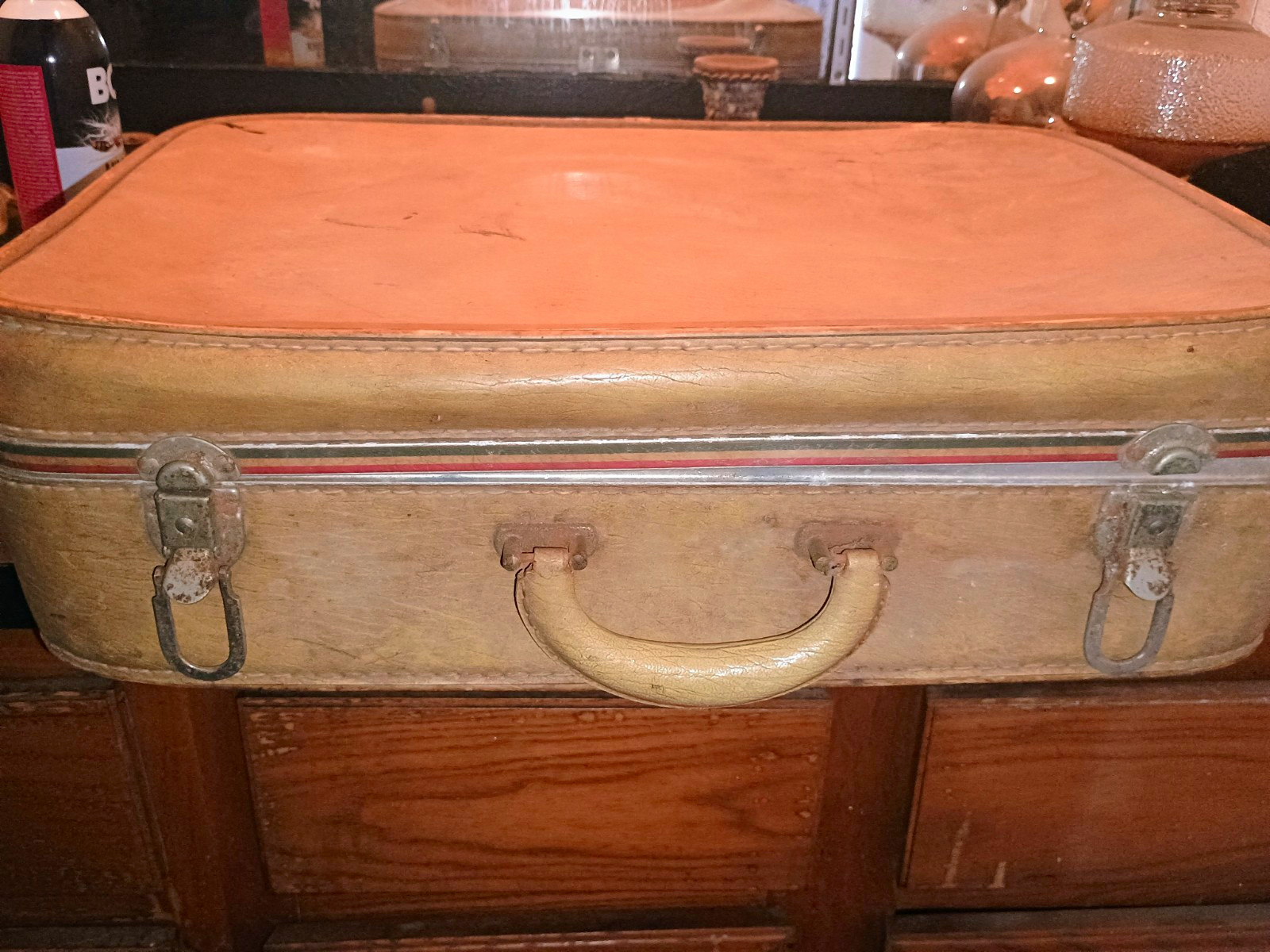 True Vintage Beige Hard Faux Leather Suitcase Up to 40L, Locking True Vintage Beige Hard Faux Leather Suitcase Up to 40L, Locking