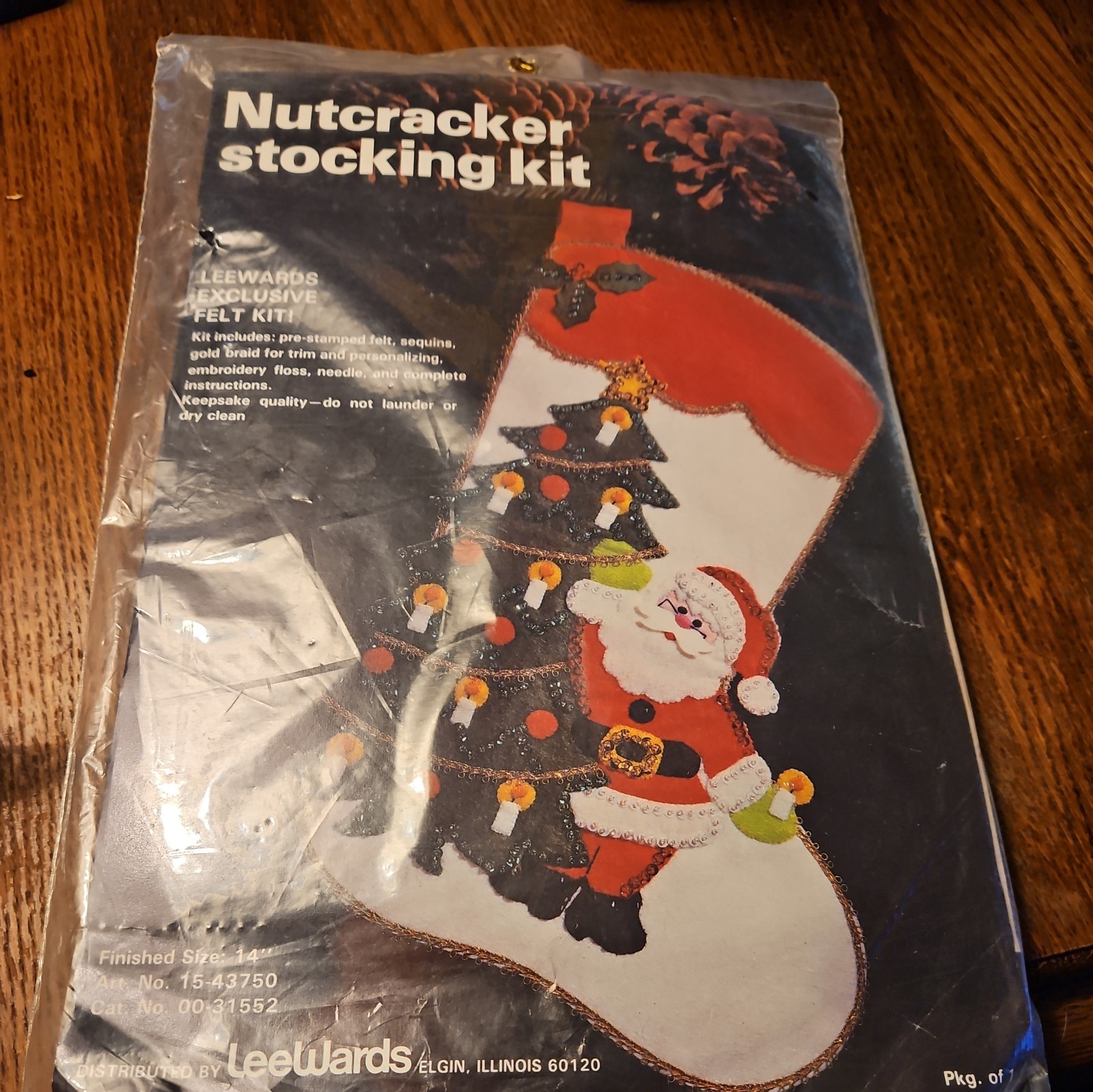 vintage Leewards Exclusive Felt Christmas Santa Stocking Kit