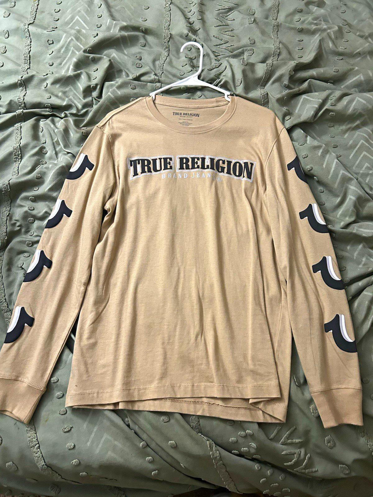 True Religion Men’s Beige Cotton Long Sleeve Crew Neck Logo Tee Size S True Religion Men’s Beige Cotton Long Sleeve Crew Neck Logo Tee Size S