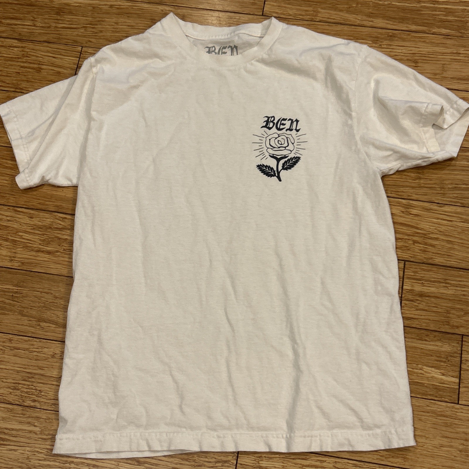 Macklemore The Ben Tour 2023 Concert T-Shirt White M Rose Graphic Macklemore The Ben Tour 2023 Concert T-Shirt White M Rose Graphic