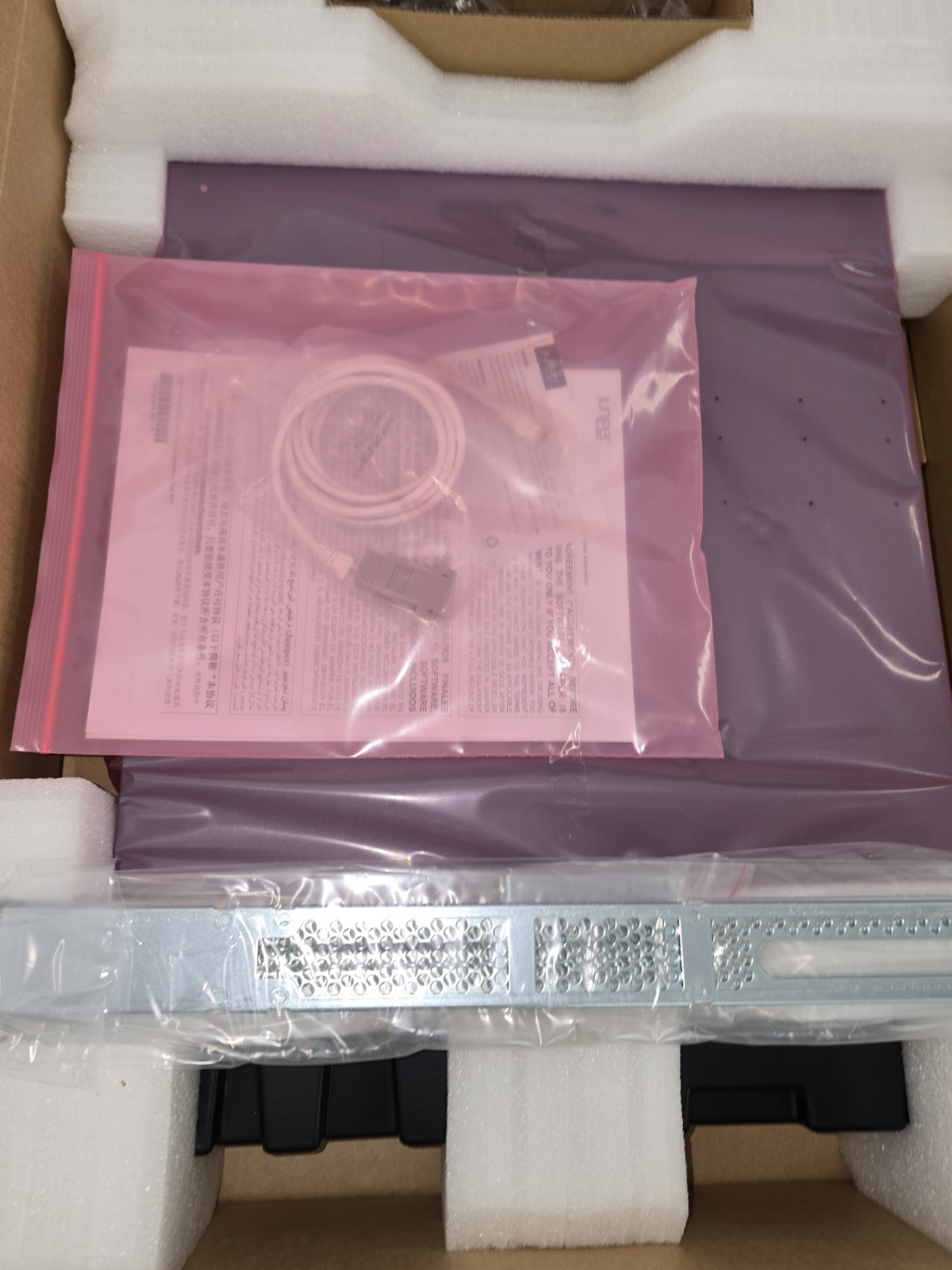 Juniper QFX5100-48T-AFO 48-port 1G/10G RJ-45 ports 6 QSFP ports Juniper QFX5100-48T-AFO 48-port 1G/10G RJ-45 ports 6 QSFP ports