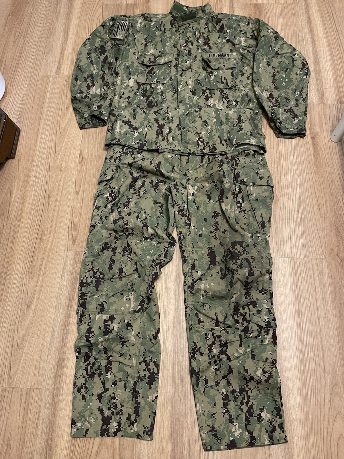 US Navy USN NWU Type III AOR2 Digital Camo Uniform Set X-Large blouse And Trouse US Navy USN NWU Type III AOR2 Digital Camo Uniform Set X-Large blouse And Trouse