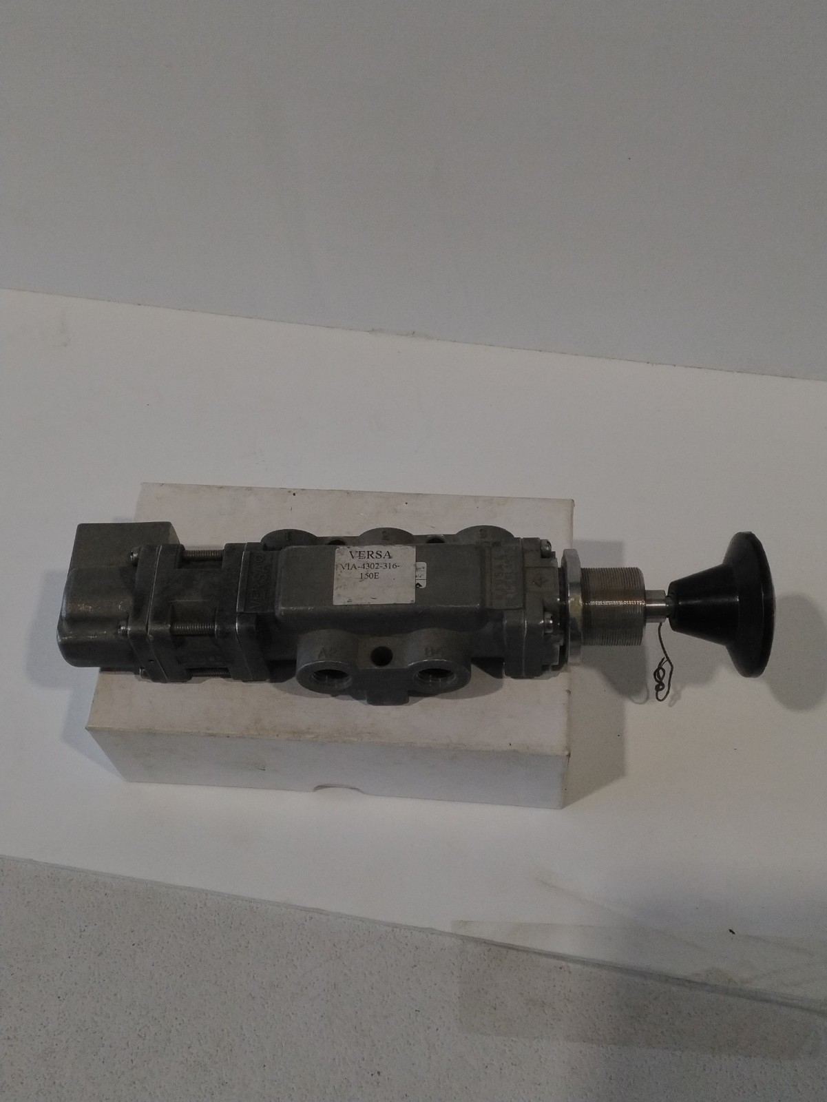 Versa Via-4302-316-150e 4-Way Valve New Old Stock 1 Qty Versa Via-4302-316-150e 4-Way Valve New Old Stock 1 Qty