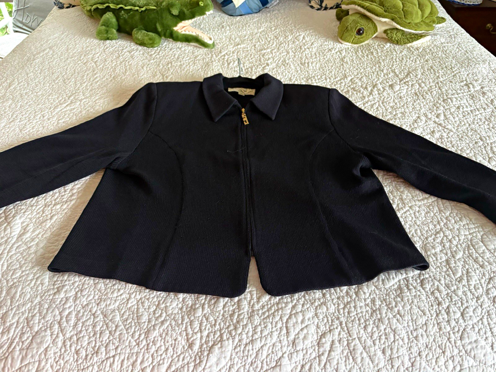 St. John Women’s 14 Black Solid Knit Full Zip Collared Long Sleeve Cardigan St. John Women’s 14 Black Solid Knit Full Zip Collared Long Sleeve Cardigan