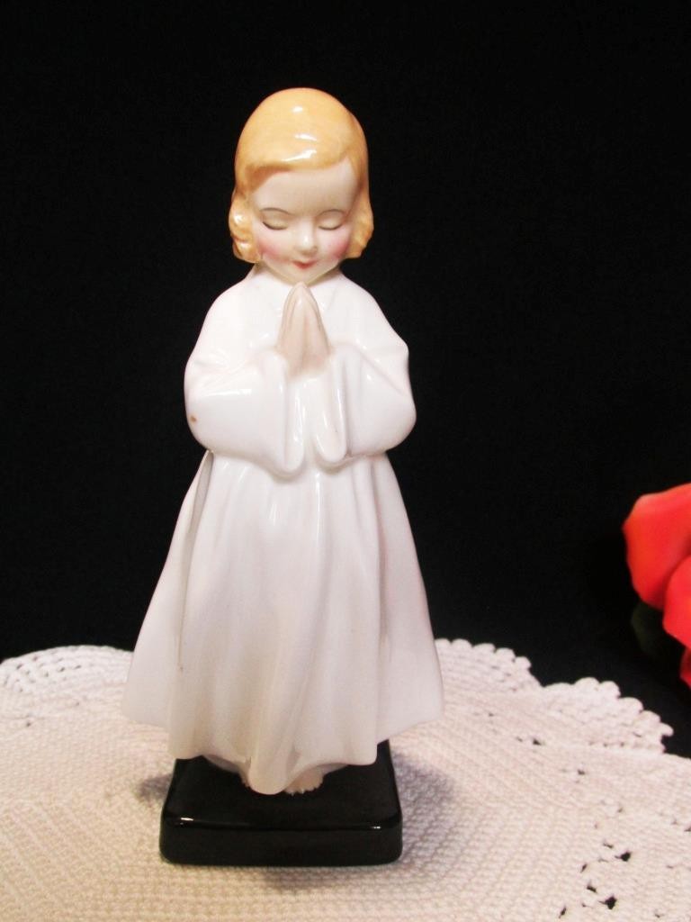 VINTAGE ROYAL DOULTON HN1978 BEDTIME FIGURINE ENGLAND 6\