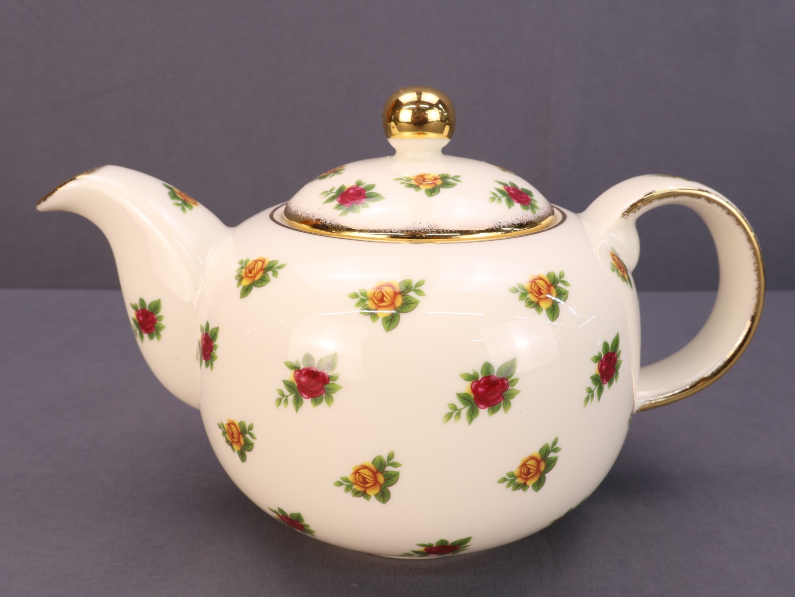 Vintage Royal Albert Old Country Roses Classic II Teapot Fine China Excellent