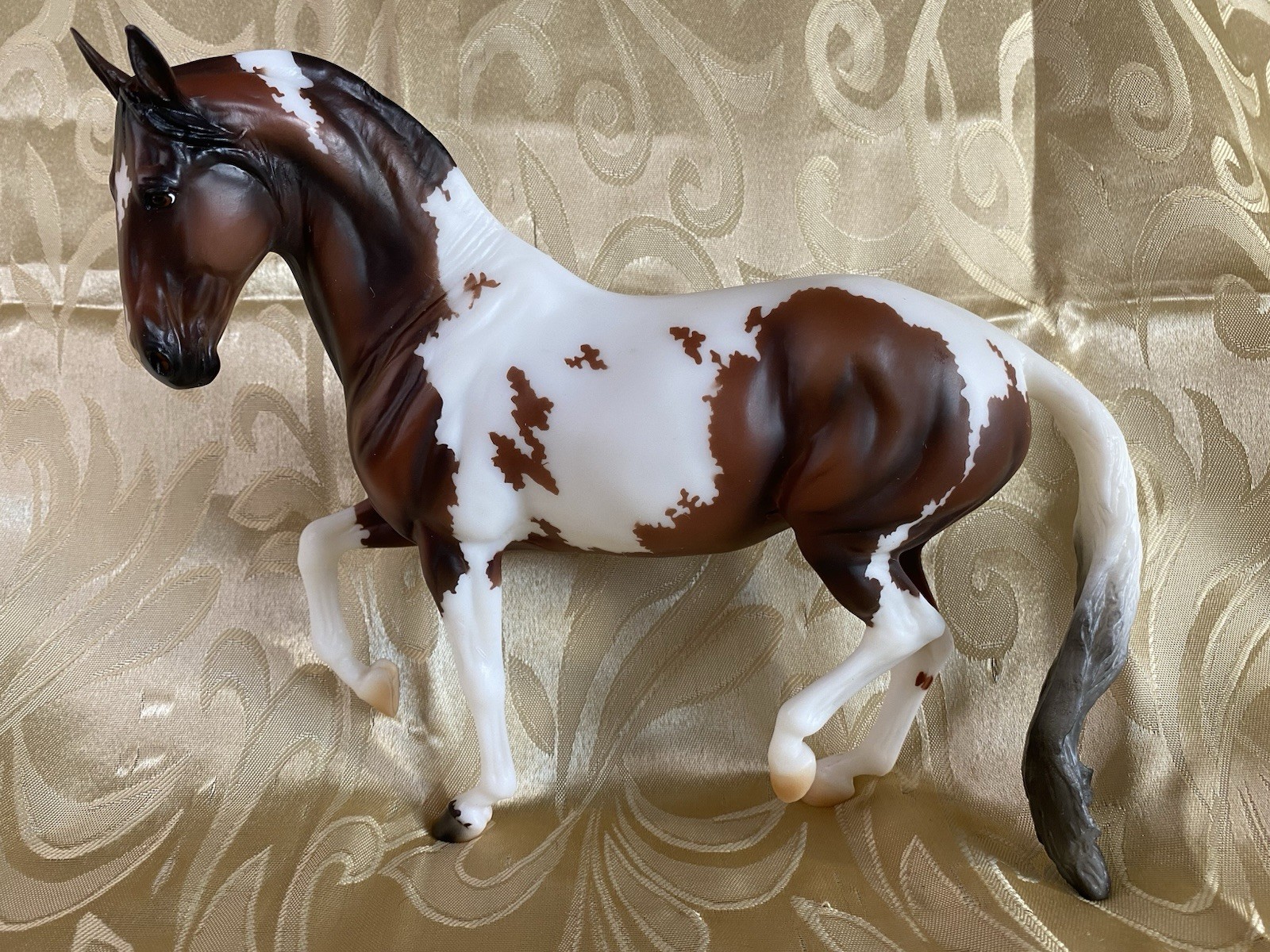 ***Breyer 2024 Web Special Collector Club **Antonia** Bay Tobiano-Lippizaner***