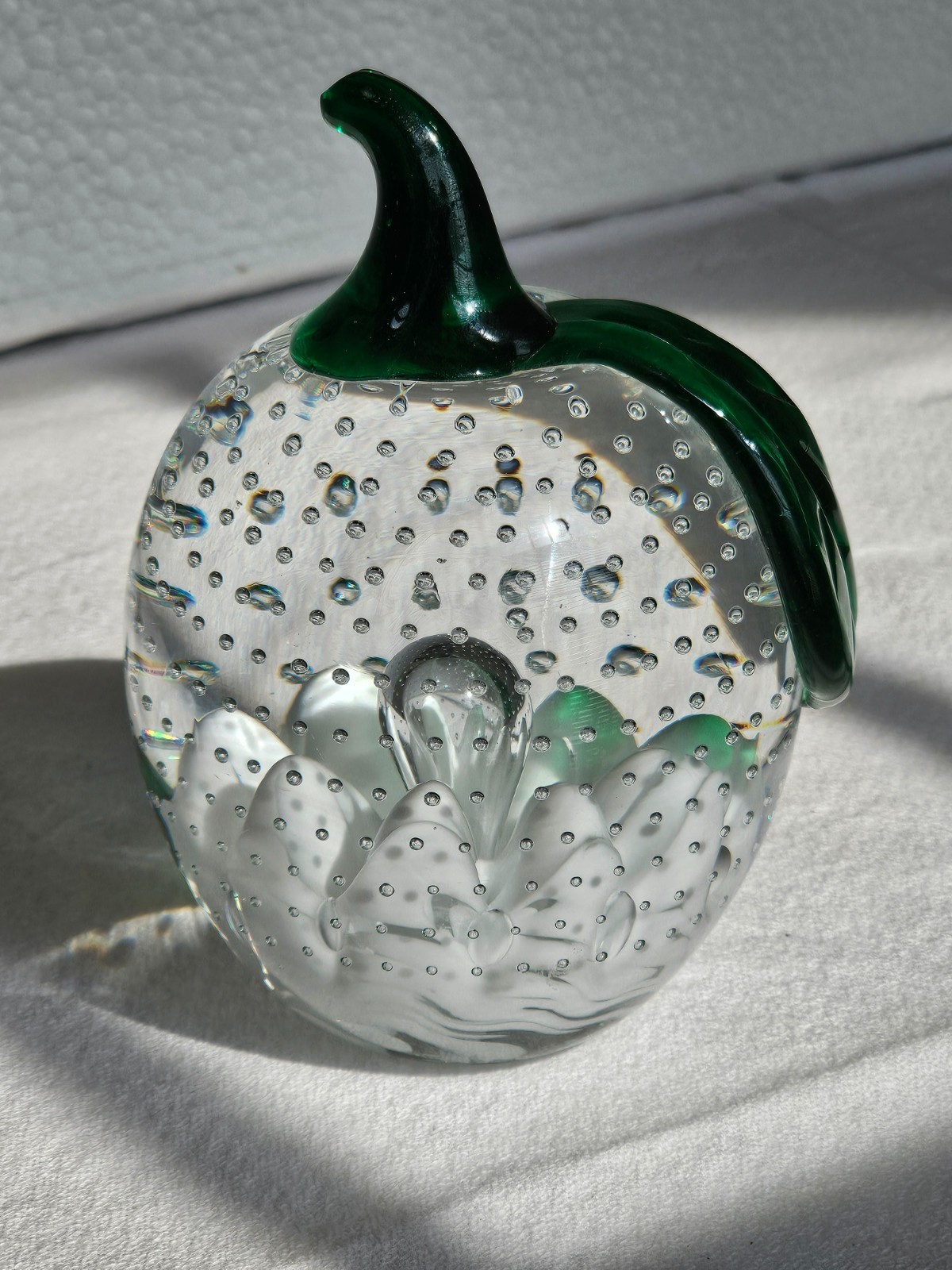 Vintage Joe St. Clair Signed Glass Apple Paperweight White Flower Bubbles Green Vintage Joe St. Clair Signed Glass Apple Paperweight White Flower Bubbles Green