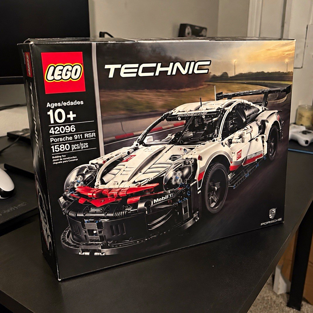 LEGO Technic Porsche 911 RSR Set 42096 1580pcs Age 10+ Boxed LEGO Technic Porsche 911 RSR Set 42096 1580pcs Age 10+ Boxed