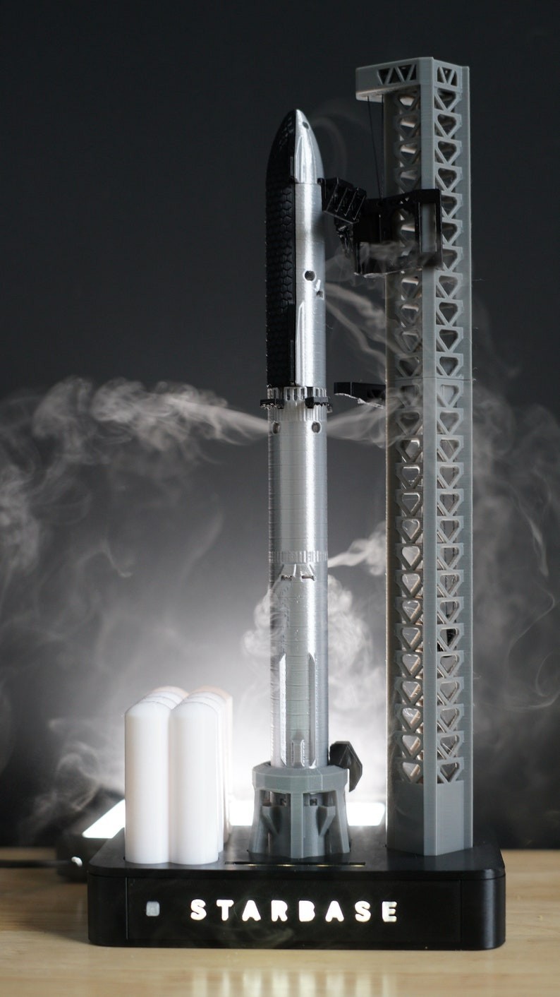 3D Printed Venting Starship Rocket - A desktop model of Spacex\'s Starbase