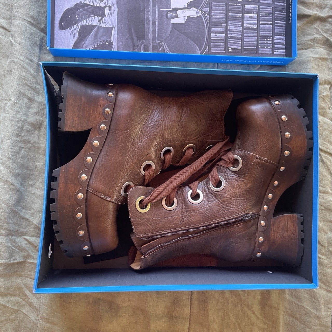 John Fluevog TweE Vogclog Brown Leather Lace-Up Studded Ankle Boots 10 John Fluevog TweE Vogclog Brown Leather Lace-Up Studded Ankle Boots 10