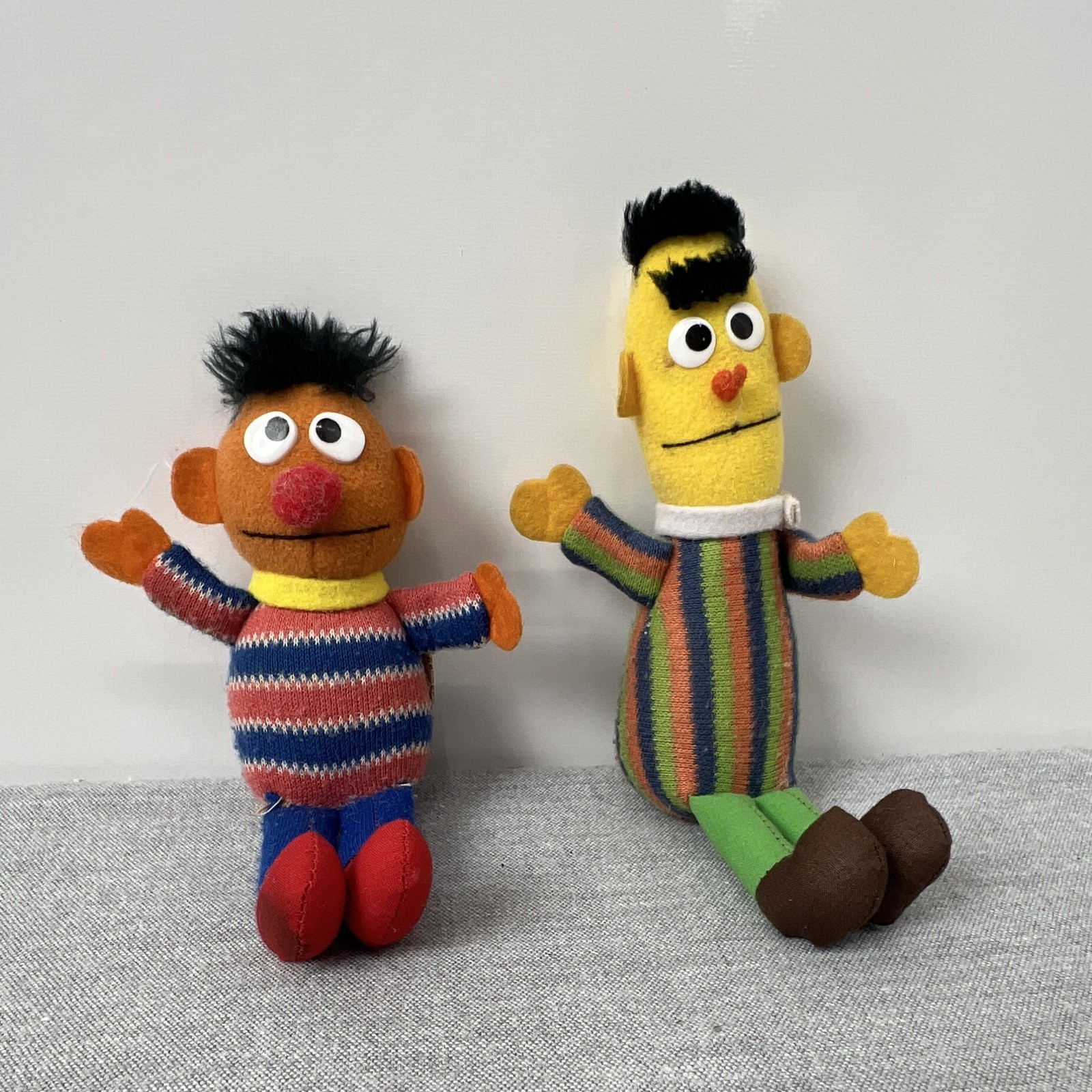 VINTAGE 1985 SESAME STREET BERT ERNIE 6 IN PLUSH DOLLS LOT OF 2 APPLAUSE