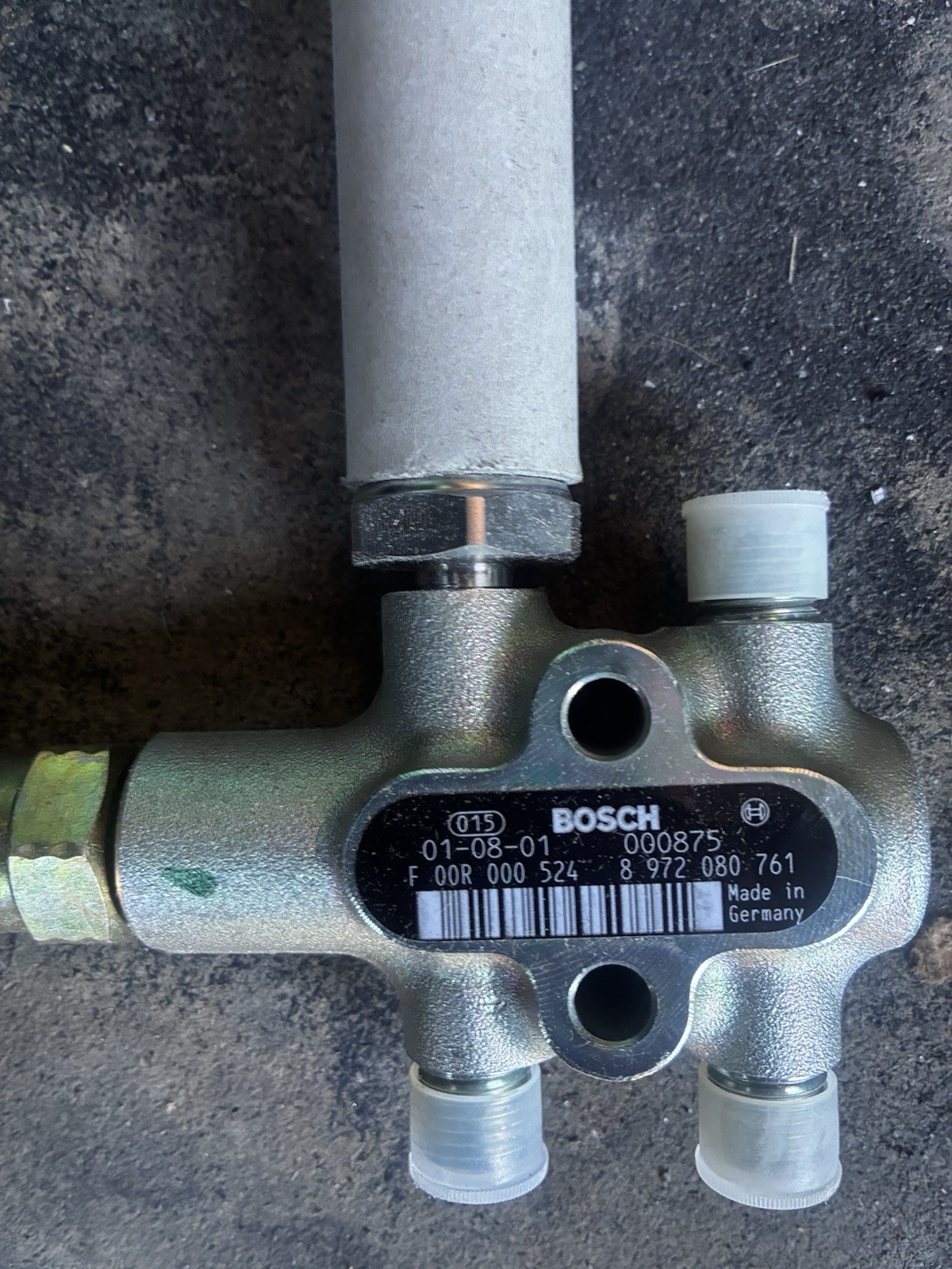Genuine Bosch OEM LB7 Duramax Fuel Distribution Block 97208076 F00R000524 NEW