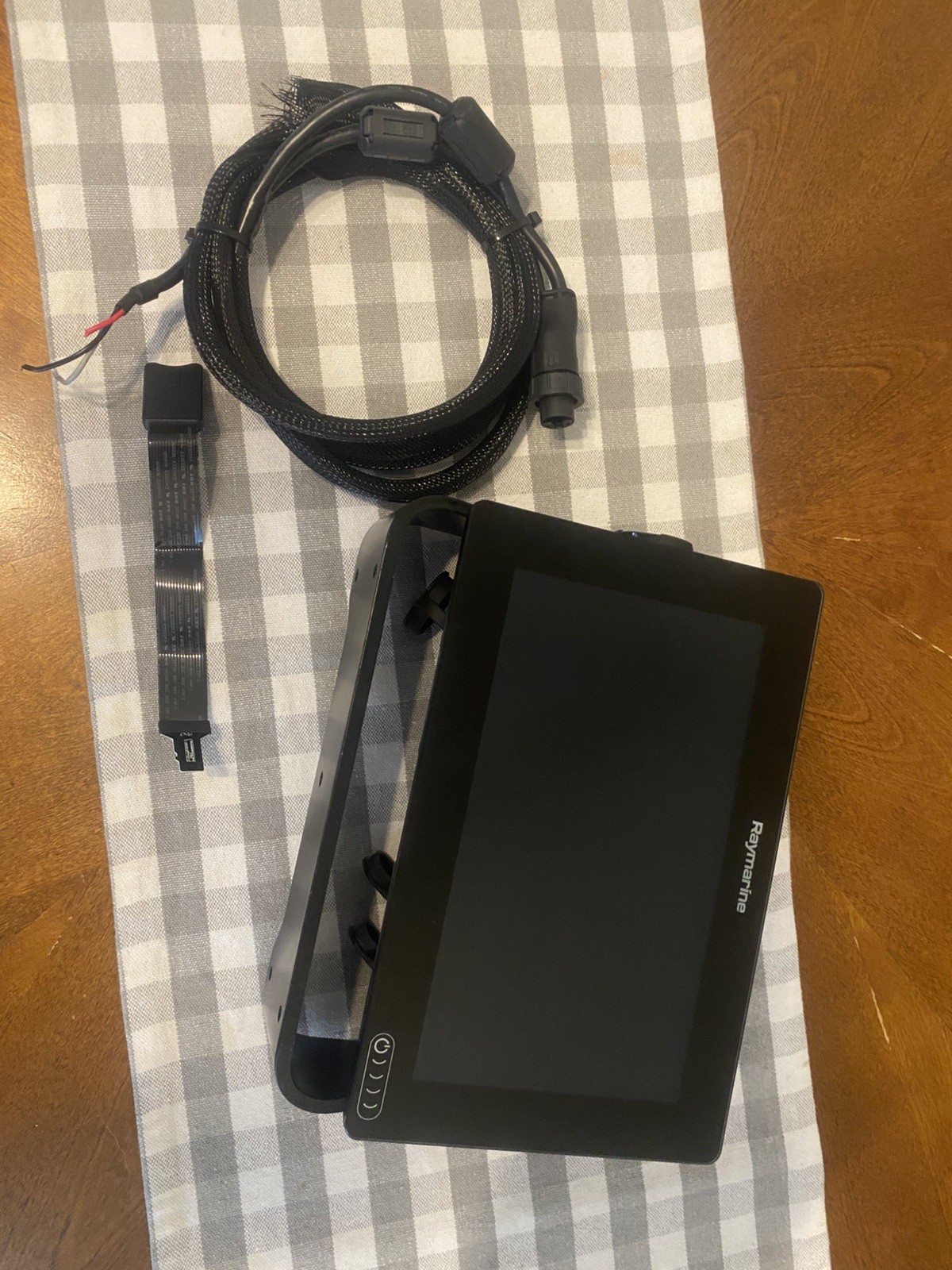 Raymarine Axiom 9 RV GPS E70367 bundle w/ A80464 transducer RealVision 3D sonar