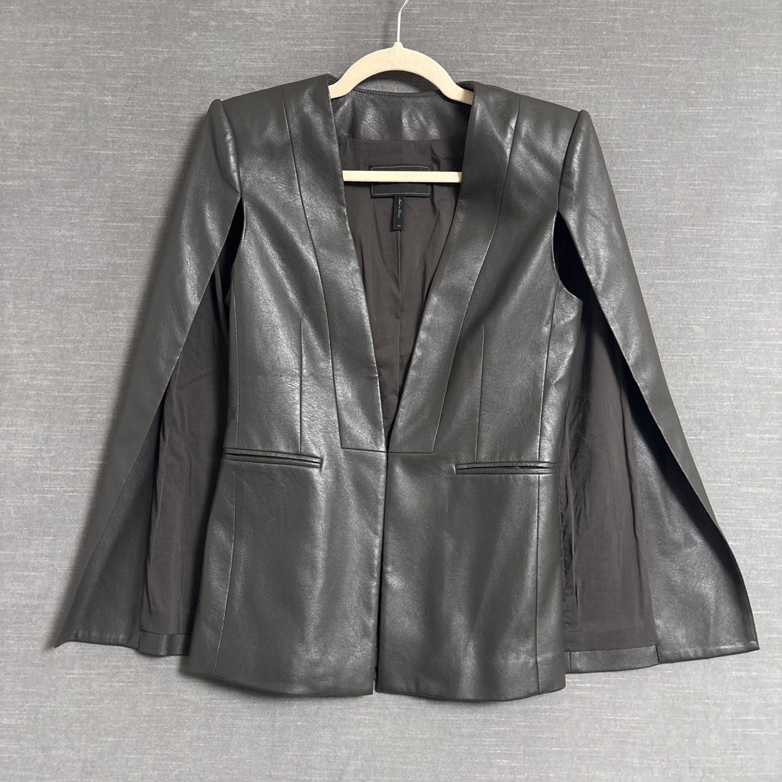 BCBG MAXAZRIA Jacket XS Brown Upas Faux Leather Cape Open Sleeve Edgy Modern BCBG MAXAZRIA Jacket XS Brown Upas Faux Leather Cape Open Sleeve Edgy Modern