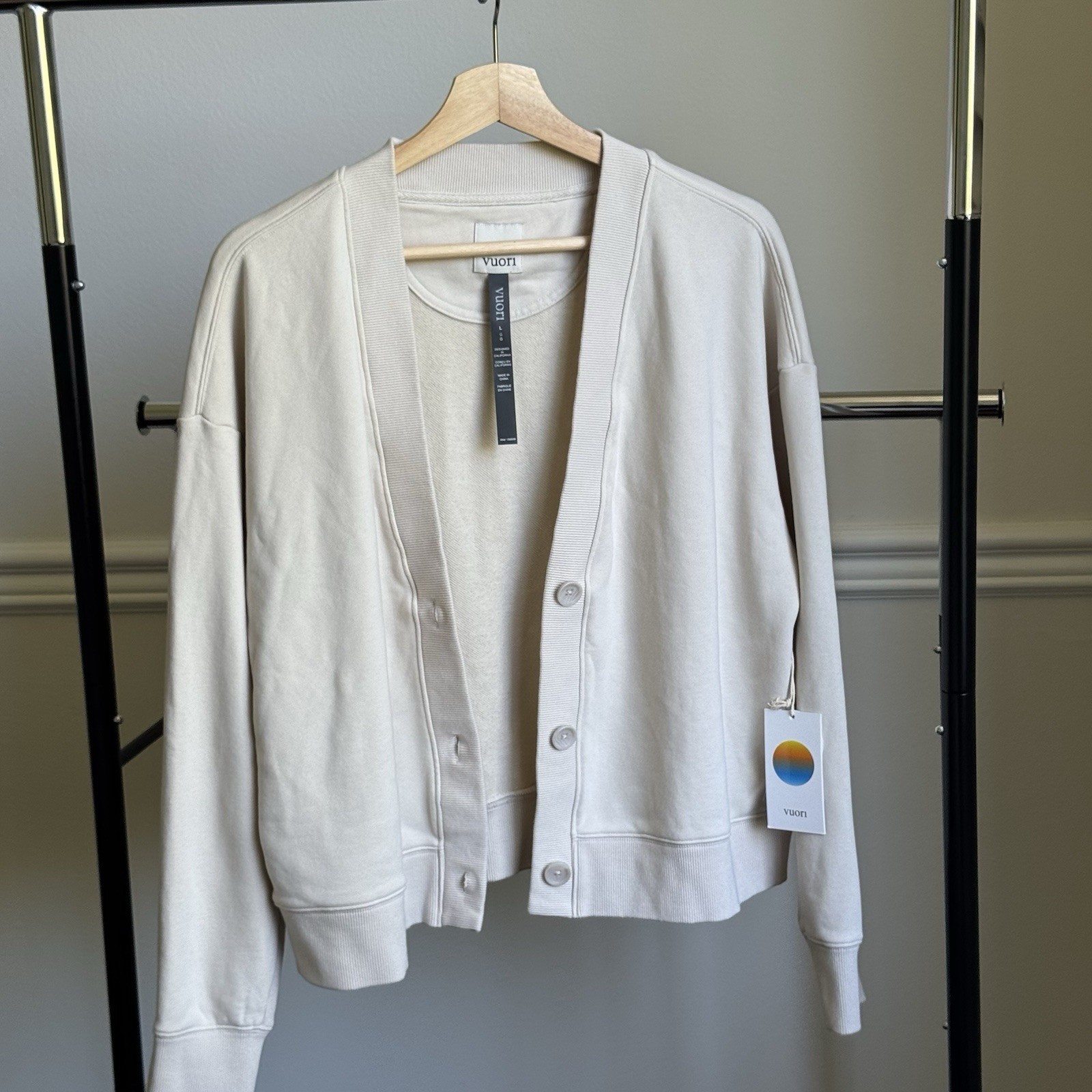 Vuori Sedona Cardigan V-Neck Button-Front Women\'s Color Bone Large NWT Vuori Sedona Cardigan V-Neck Button-Front Women\'s Color Bone Large NWT