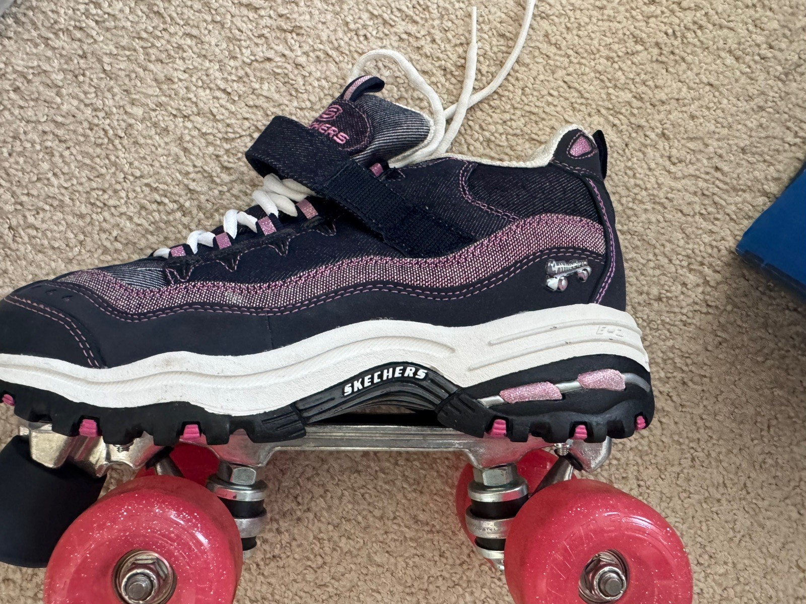 BNIB Skechers Roller Skates Womens 8.5- 4 Wheelers SN1910 Navy Hot Pink BNIB Skechers Roller Skates Womens 8.5- 4 Wheelers SN1910 Navy Hot Pink