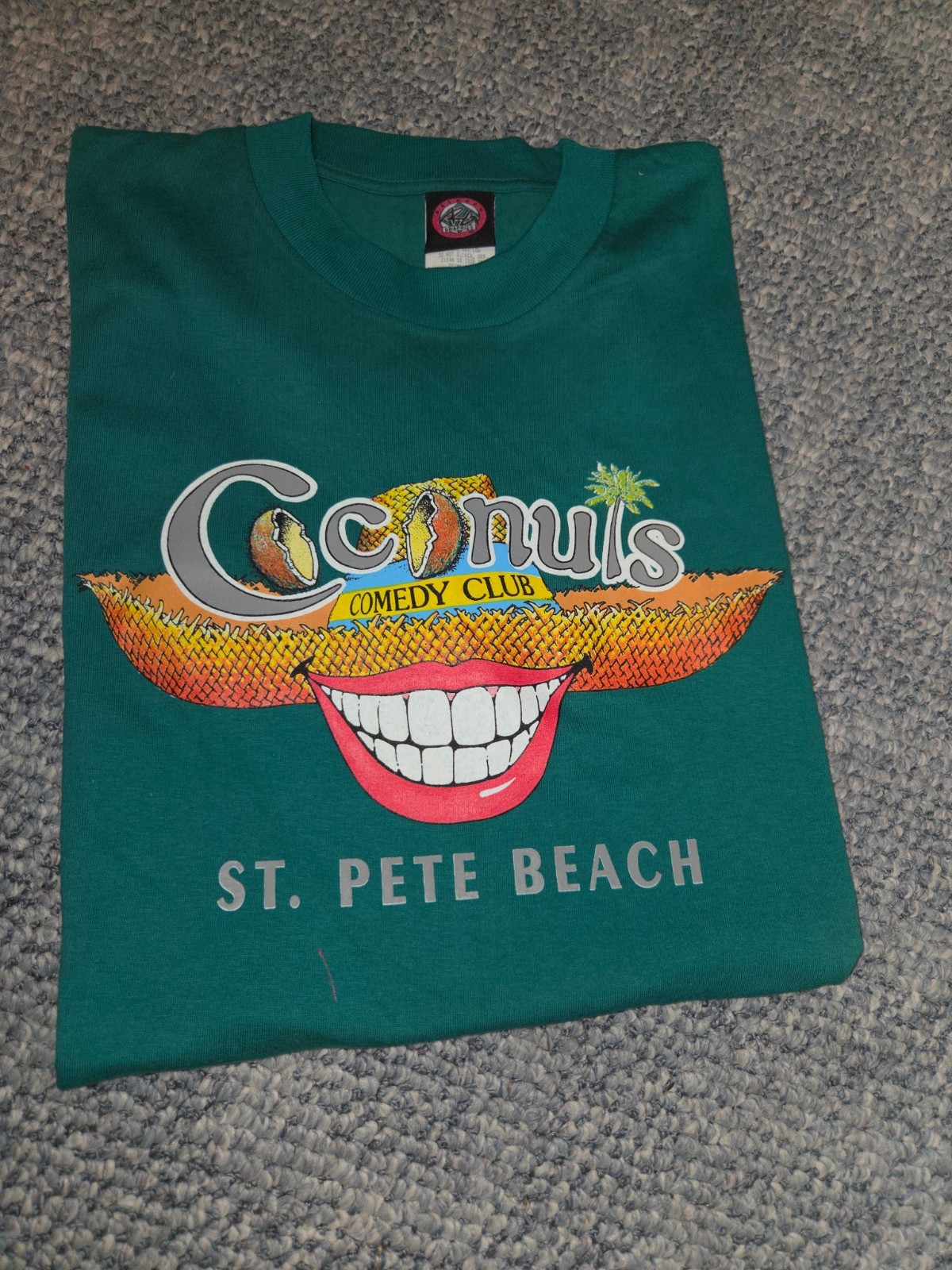 Vintage Coconuts Comedy Club St. Pete Beach Florida Graphic T-Shirt Green