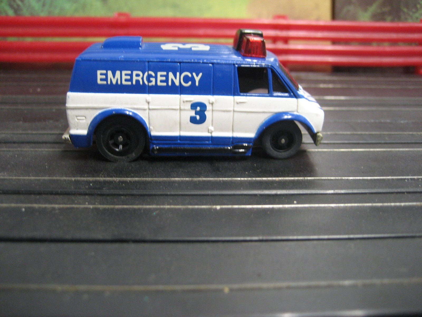 NEW  TYCO  Slot car #3 Emergency Van w light 440X2 ( never on the track )