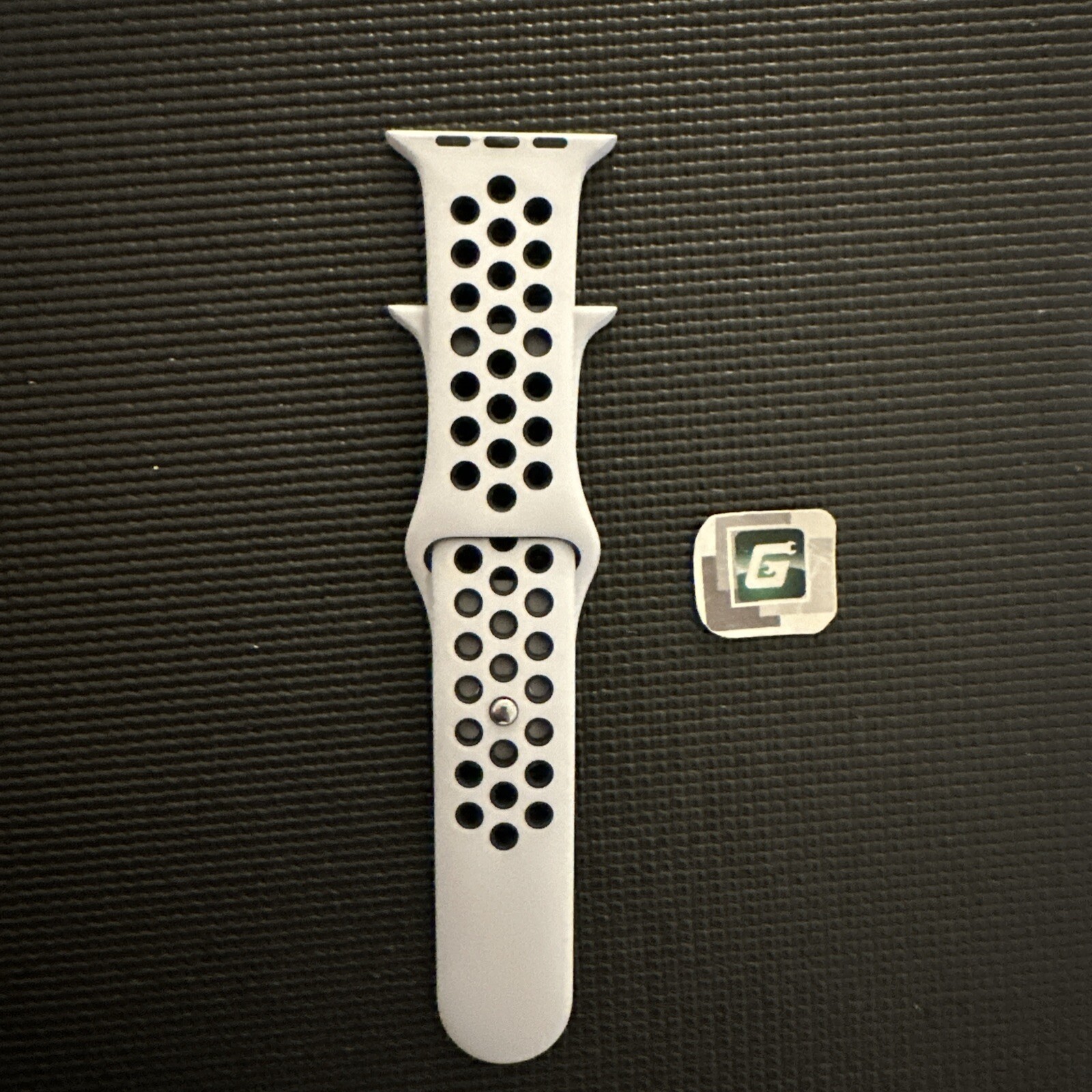 Apple Watch Nike Sport Band 44mm (42/45/46/49) OEM Pure Platinum Black M/L Apple Watch Nike Sport Band 44mm (42/45/46/49) OEM Pure Platinum Black M/L