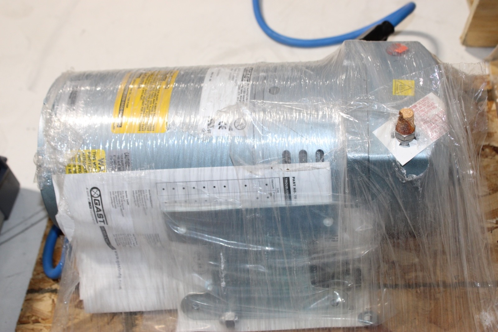 NEW Gast 0523-101Q-G588DX 100-115/220-230V