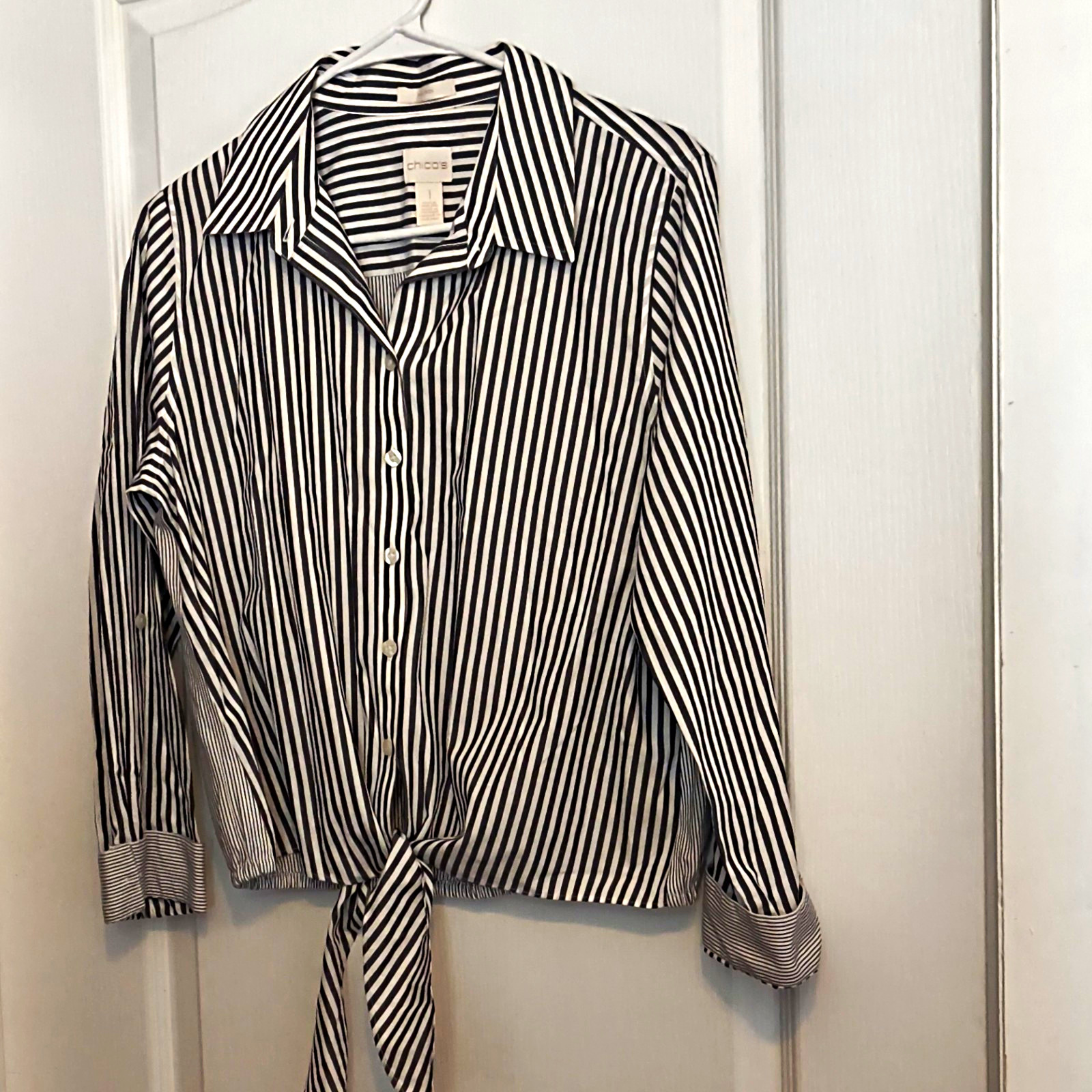 Chico\'s Women’s Gray White Striped Non-Iron Button-Up Long Sleeve Tie Top S/M Chico\'s Women’s Gray White Striped Non-Iron Button-Up Long Sleeve Tie Top S/M
