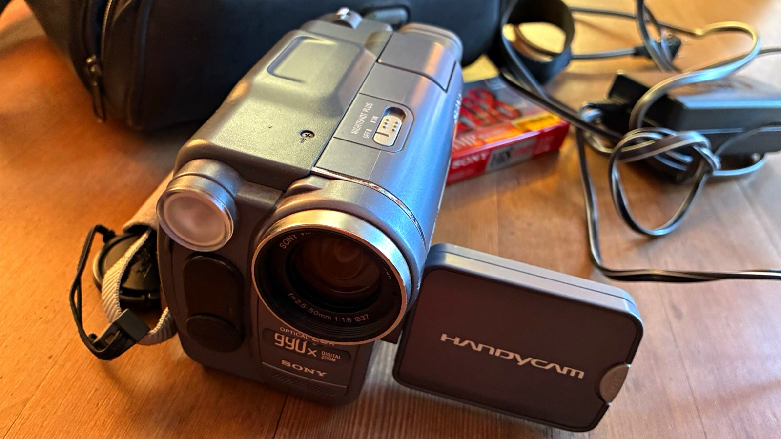 Sony Handycam CCD-TRV328 Hi8 20x/990x 2.5\