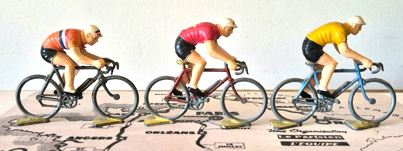 Vintage 1950s 1960s Tour De France Miniature Toy Bicycle Racers Race Figures (3)
