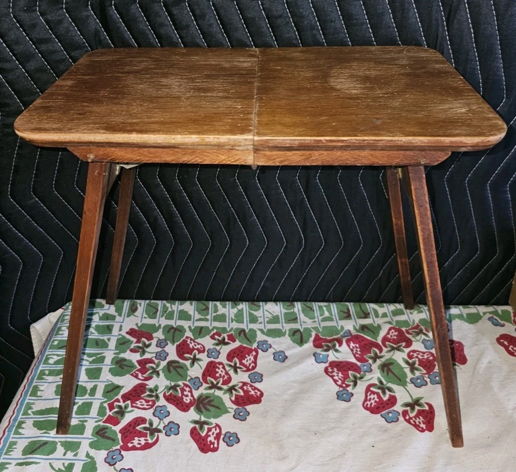 Vintage HOWE Salesman Sample or Child\'s TABLE \ Vintage HOWE Salesman Sample or Child\'s TABLE \