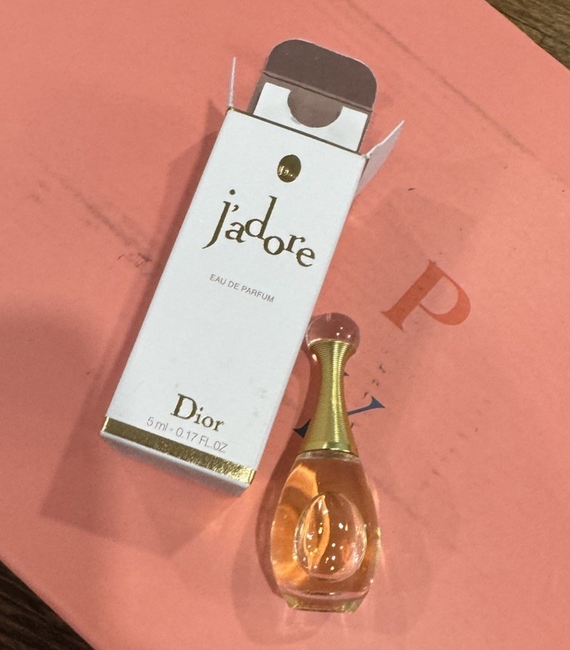 Dior J\'adore Eau de Parfum EDP MINI Splash Dabber .17oz, 5ml New in Box Dior J\'adore Eau de Parfum EDP MINI Splash Dabber .17oz, 5ml New in Box