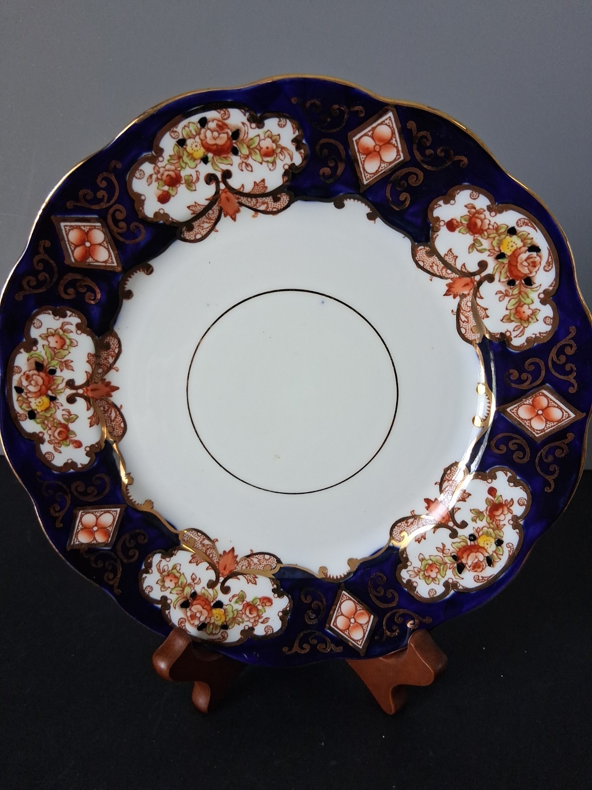 Royal Albert heirloom plate 7- 3/4\ Royal Albert heirloom plate 7- 3/4\