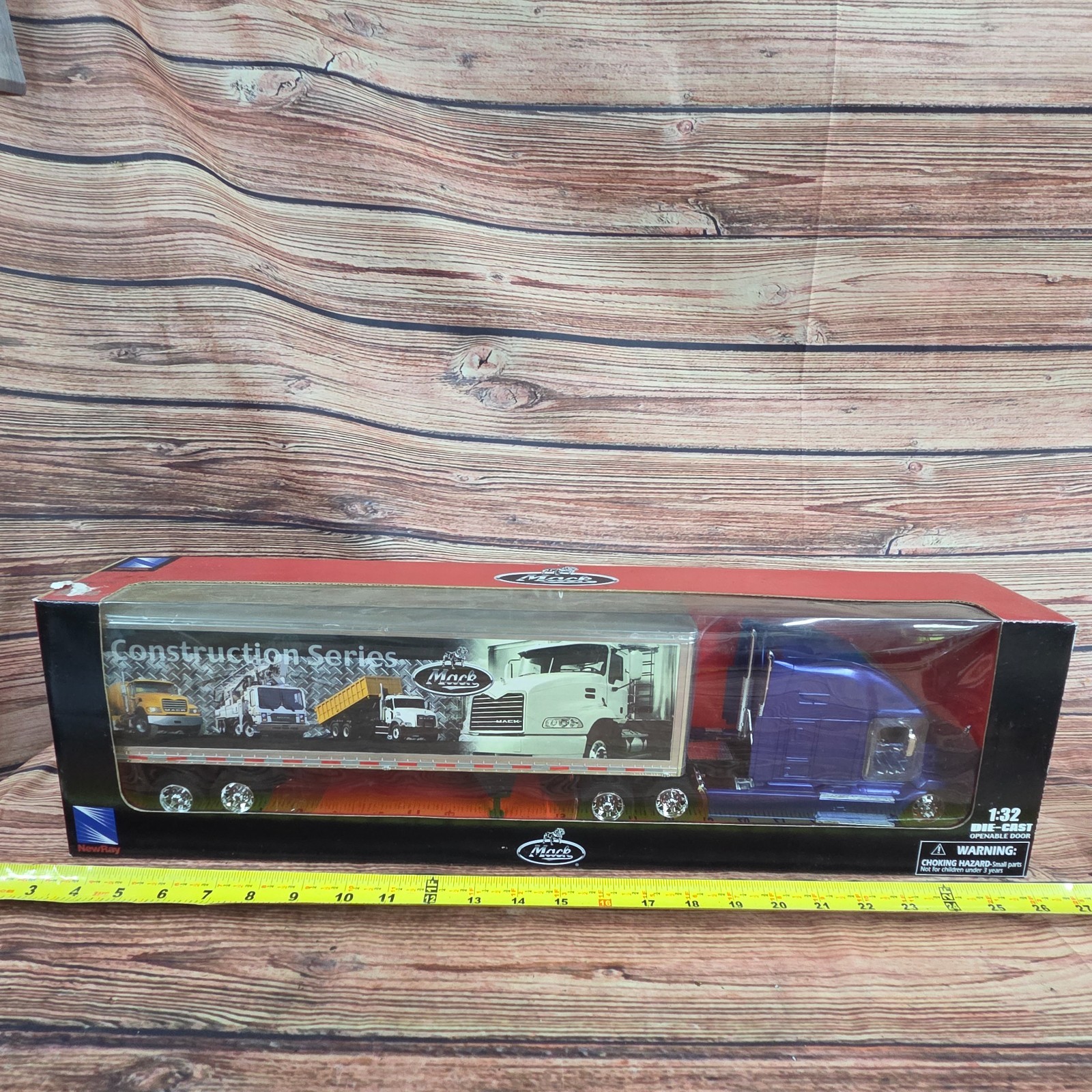 New Ray Diecast/plastic 1/32 scale Mack semi w/ Mack construction series trailer