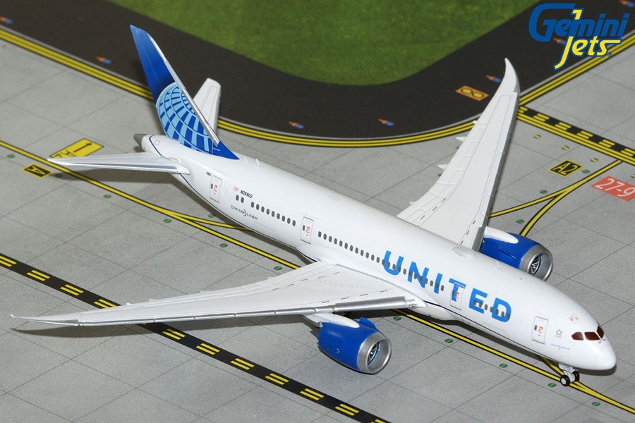 United 787-8 N26902 GJUAL2329 1:400 United 787-8 N26902 GJUAL2329 1:400